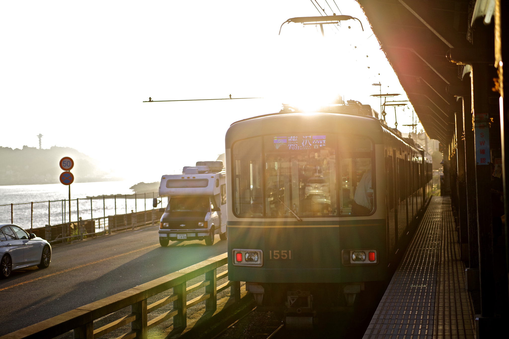 Pentax K-1 + Sigma sample photo. Enoshima with enoden photography