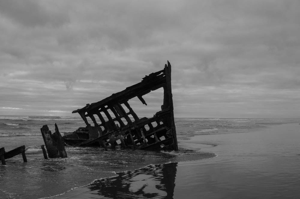 AF Zoom-Nikkor 28-105mm f/3.5-4.5D IF sample photo. The historical wreck of the peter iredale, oregon coast photography