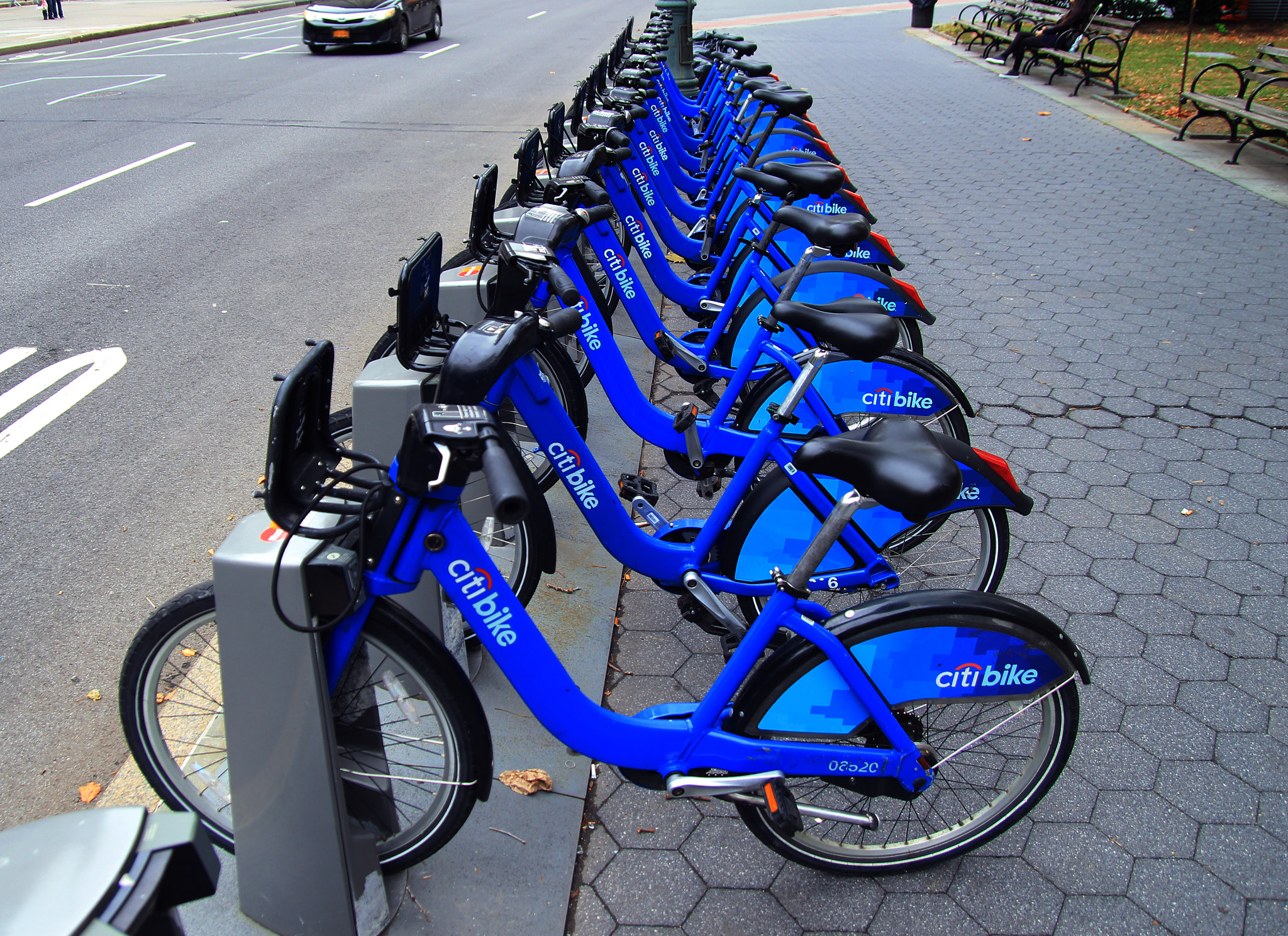 Tamron SP AF 17-50mm F2.8 XR Di II LD Aspherical (IF) sample photo. New york bike photography