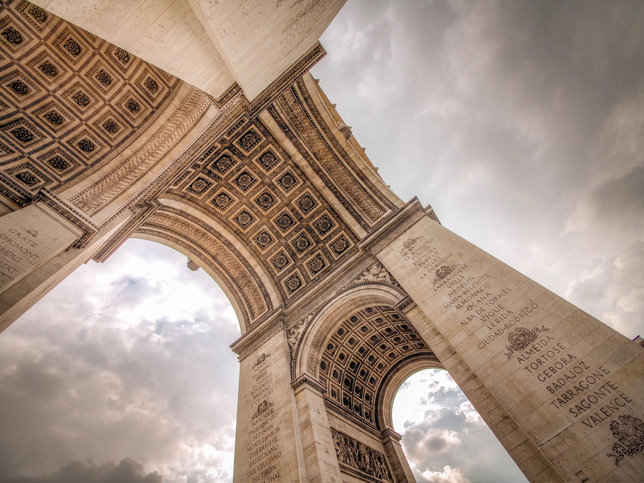 Panasonic Lumix DMC-GX7 sample photo. Arc de triomphe from below photography