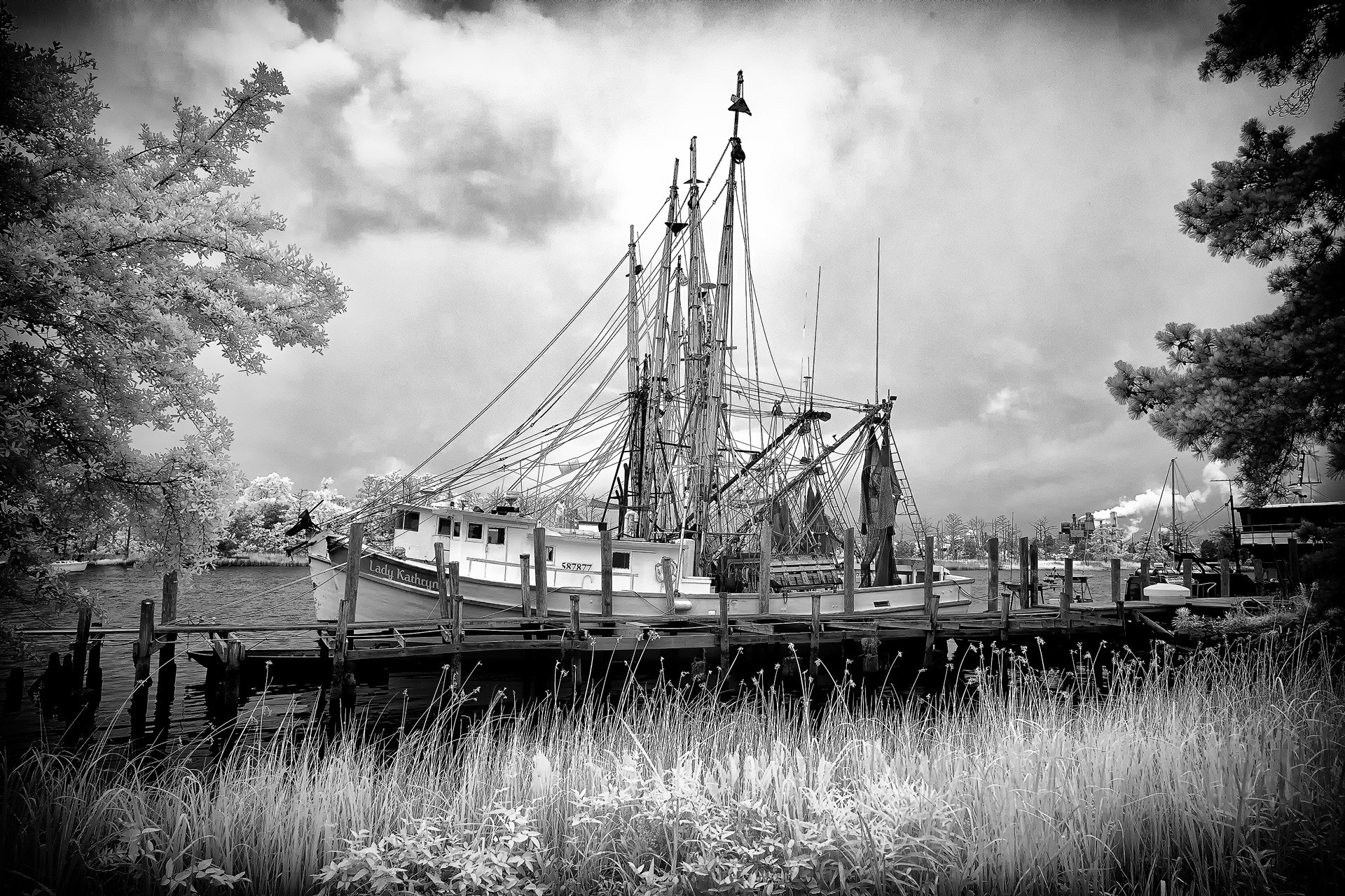 Fujifilm X-Pro1 + Fujifilm XF 14mm F2.8 R sample photo. Shrimper on the dock, infrared, georgetown, sc photography