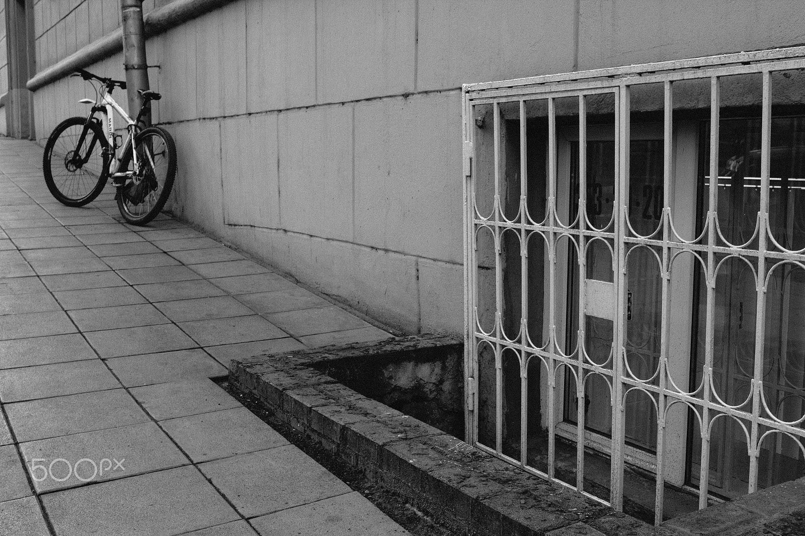 Sigma 24mm F1.4 DG HSM Art sample photo. In the city photography
