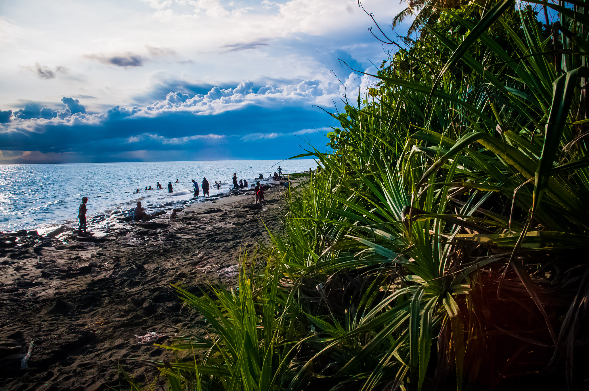 Nikon D300 + Sigma 18-200mm F3.5-6.3 DC sample photo. Beach photography