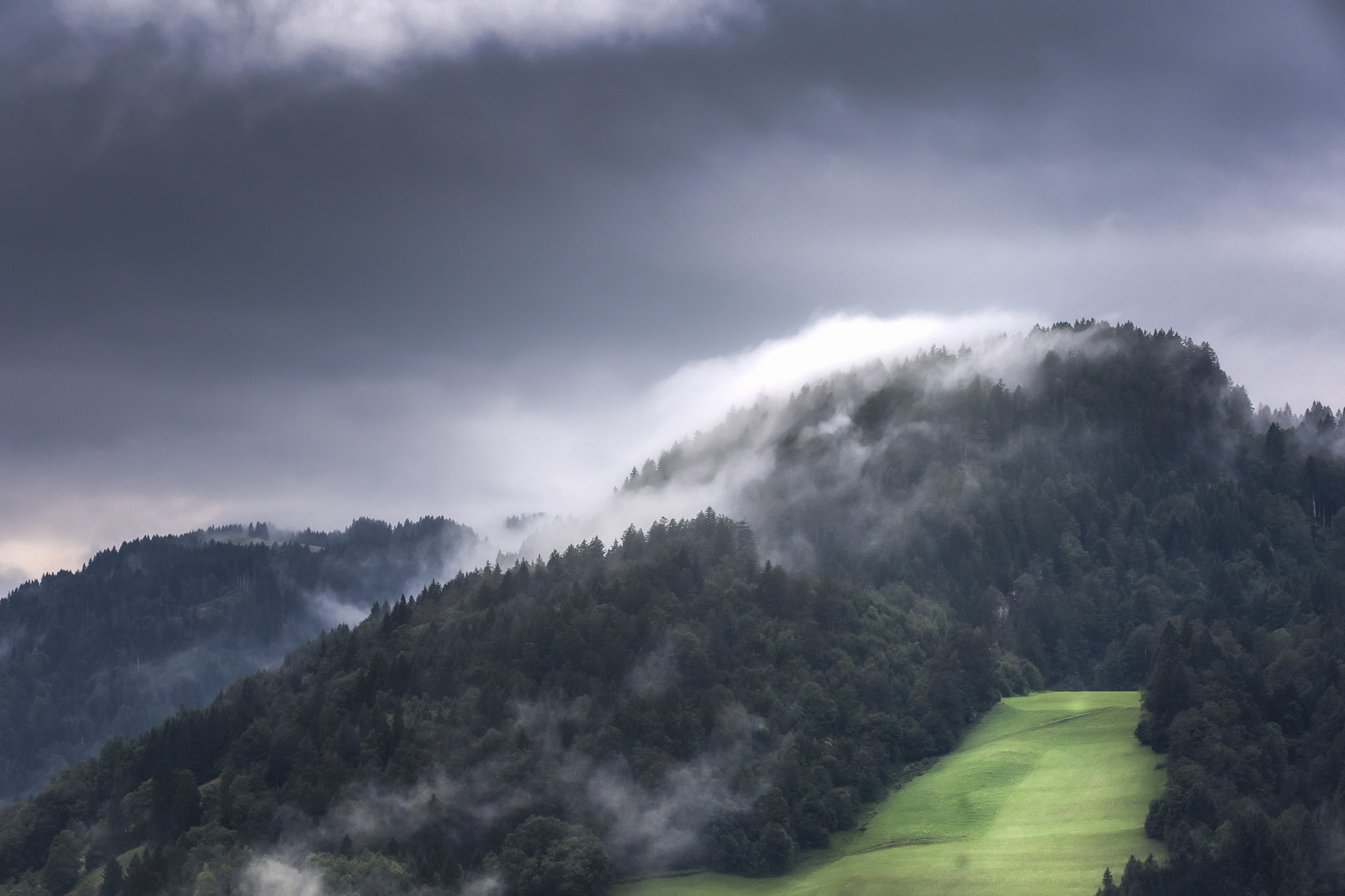 Canon EF 75-300mm F4.0-5.6 IS USM sample photo. Clouds after the rain photography