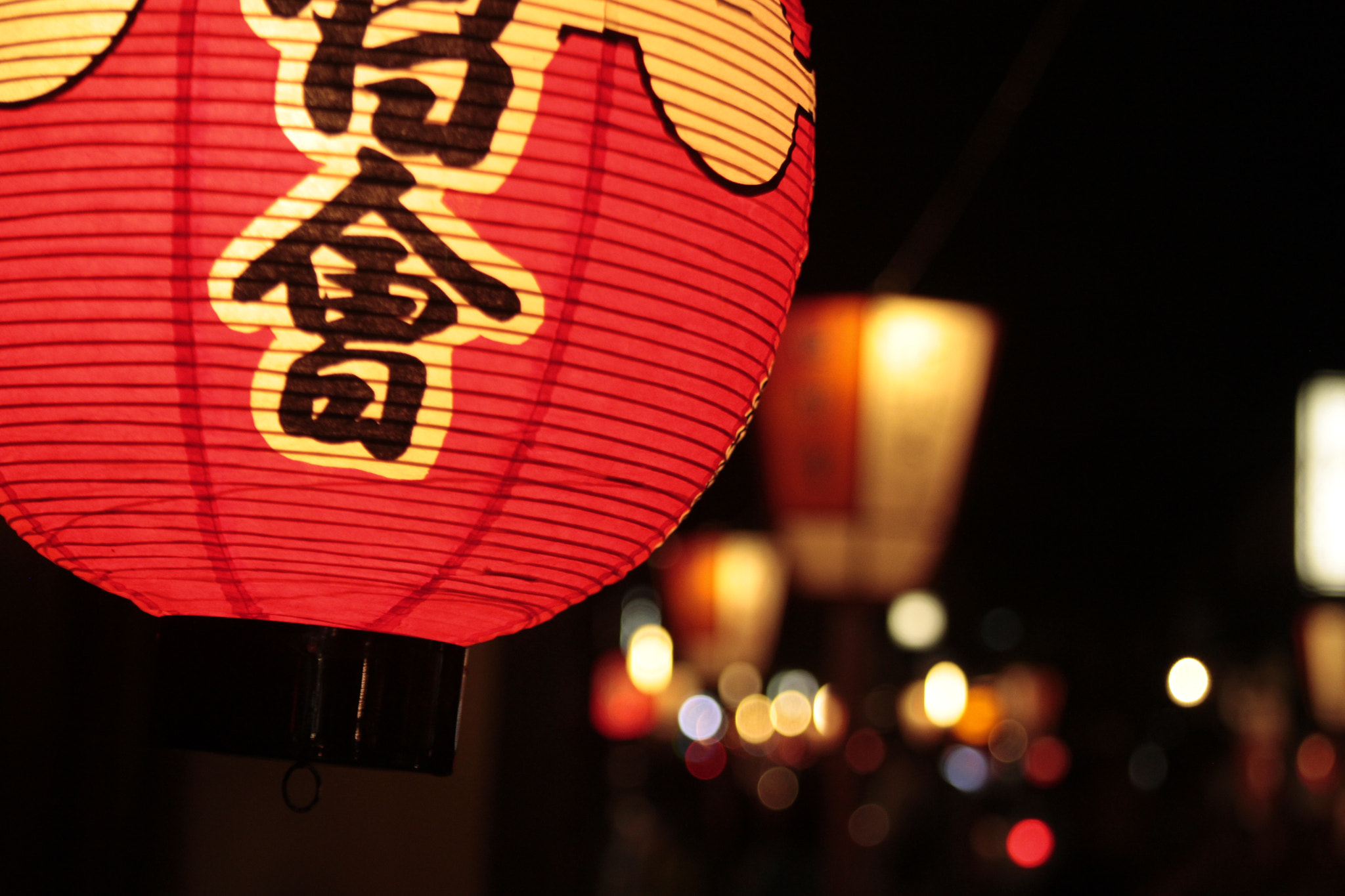 Canon EOS 500D (EOS Rebel T1i / EOS Kiss X3) + Canon EF 24-70mm F2.8L USM sample photo. Gion, kyoto. photography