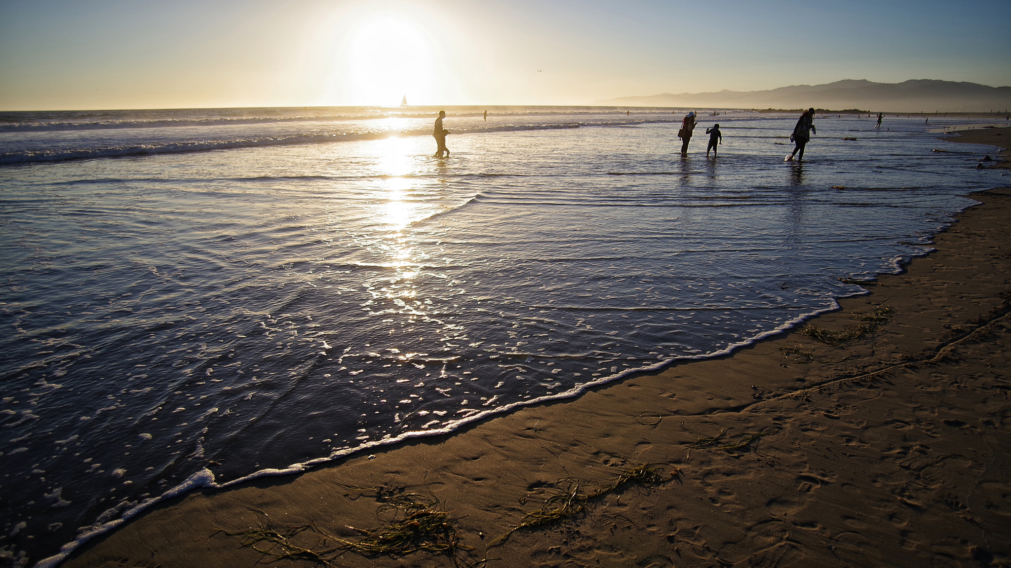 smc PENTAX-FA 20-35mm F4 AL sample photo. Soft seashore photography