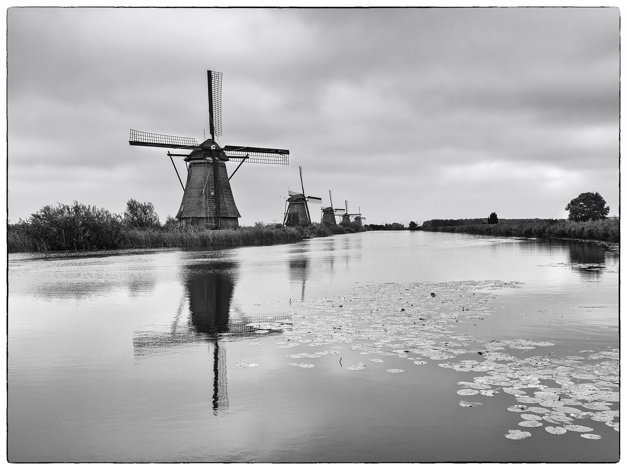 Panasonic Lumix DMC-G6 + OLYMPUS M.9-18mm F4.0-5.6 sample photo. Kinderdijk  retro photography