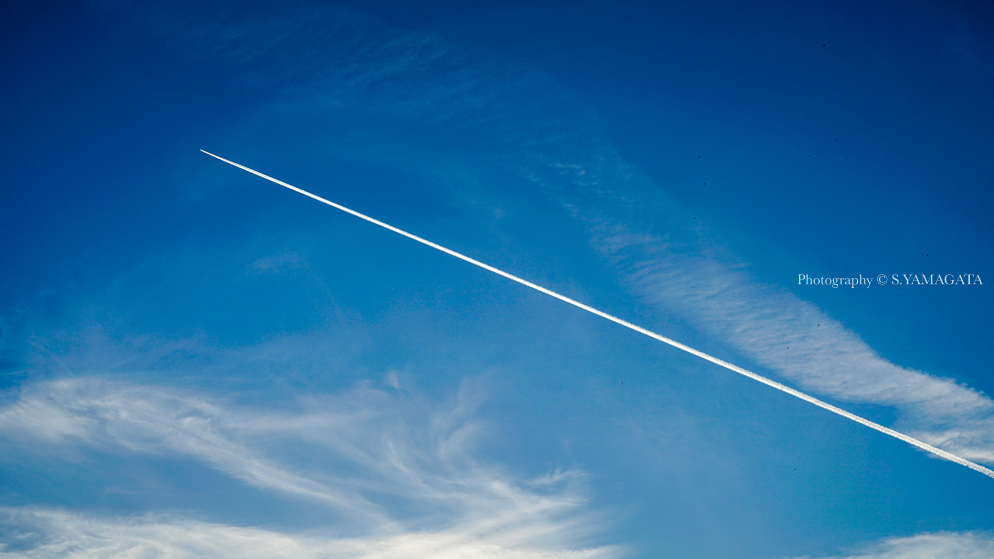 Sony Planar T* FE 50mm F1.4 ZA sample photo. Contrail photography