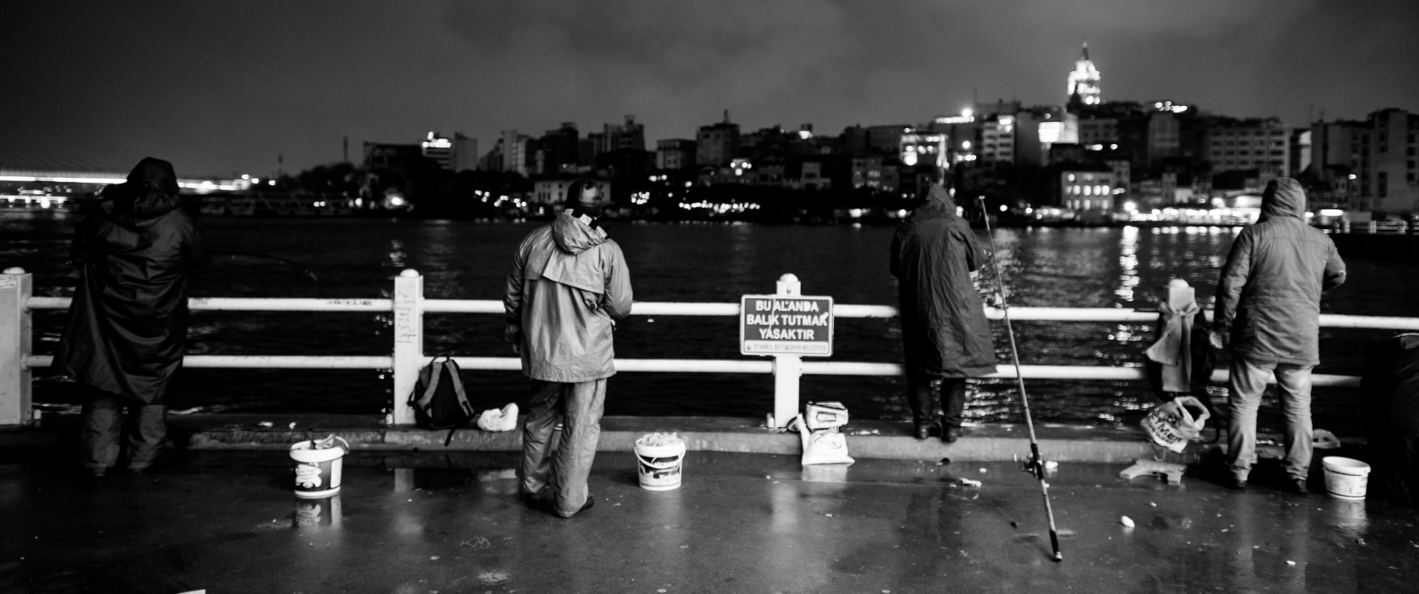 Nikon D3 + Nikon AF-S Nikkor 24mm F1.4G ED sample photo. Galata bridge photography