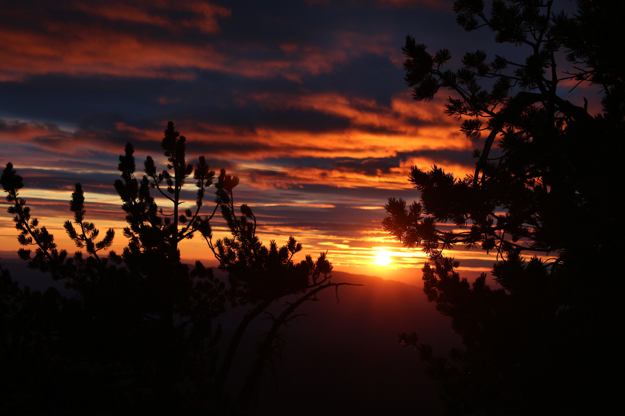Canon EOS 650D (EOS Rebel T4i / EOS Kiss X6i) sample photo. Sunset at crater lake national park photography