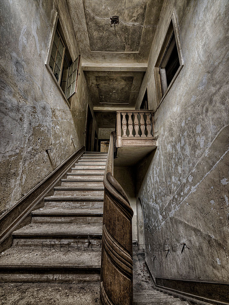 Olympus E-5 + OLYMPUS  7-14mm Lens sample photo. Up stairs ... photography