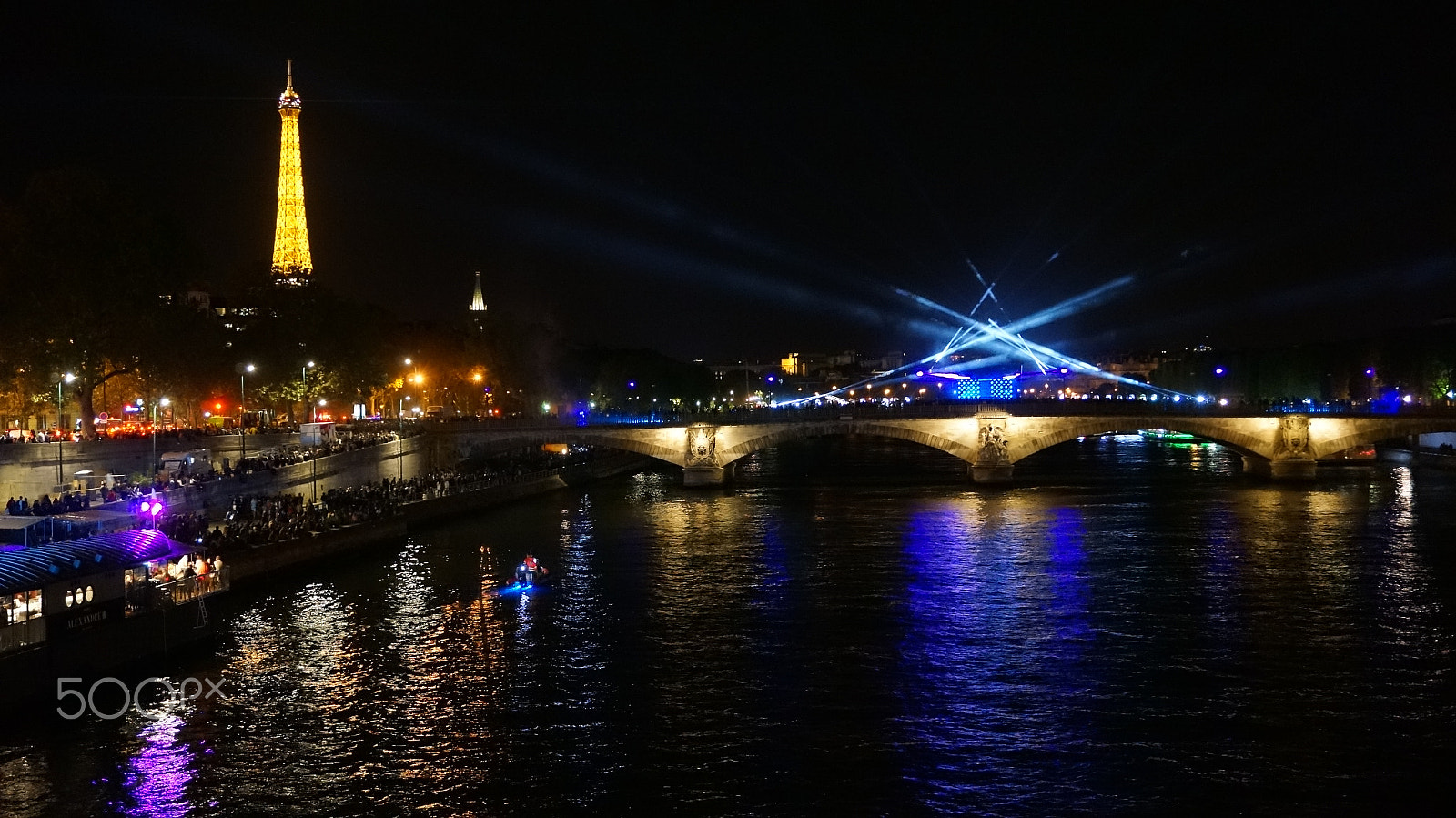 Sony Alpha NEX-5R + Sony E 18-50mm F4-5.6 sample photo. Marry the night photography