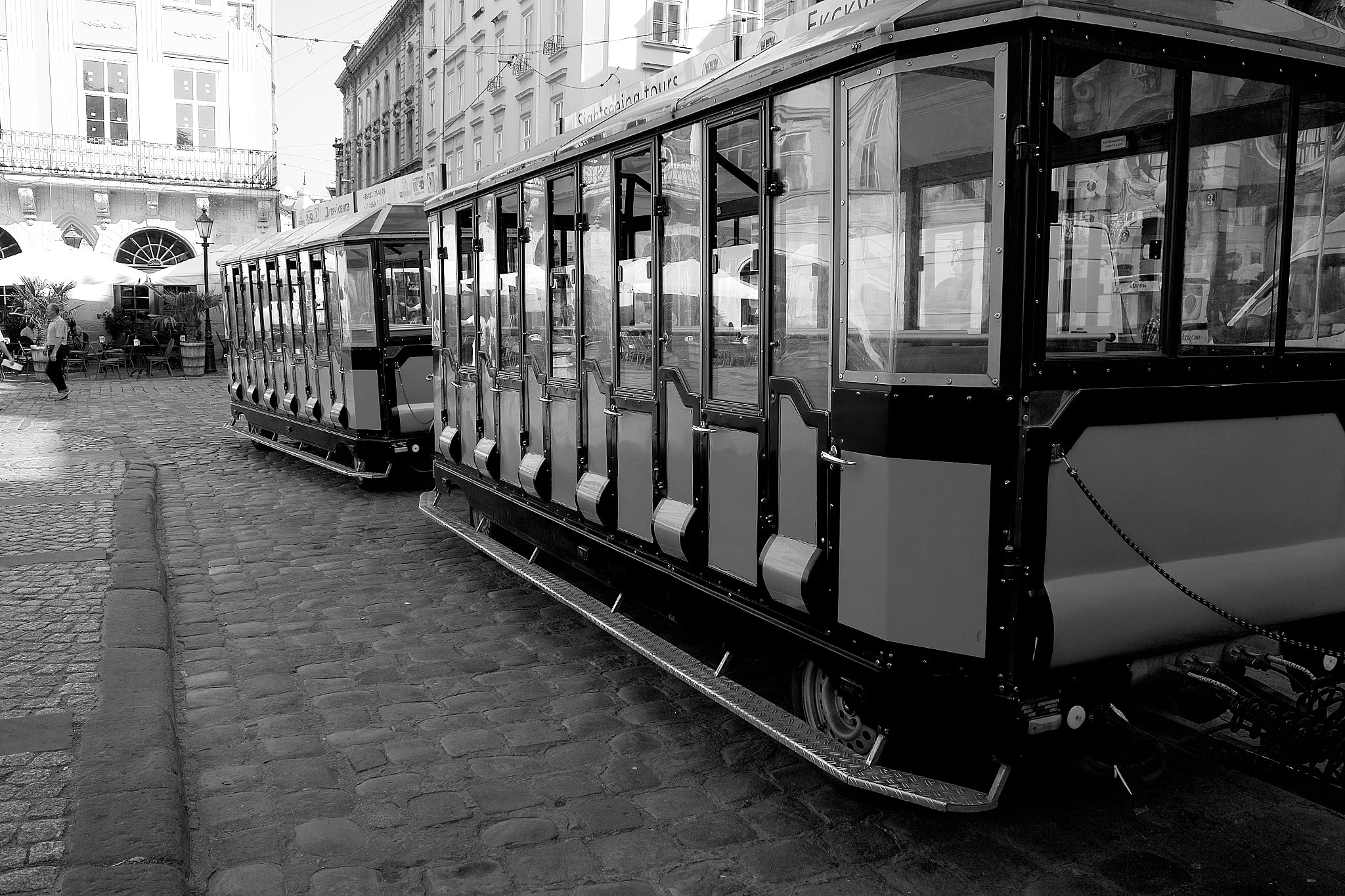 Sigma DP1 sample photo. Streetcar photography