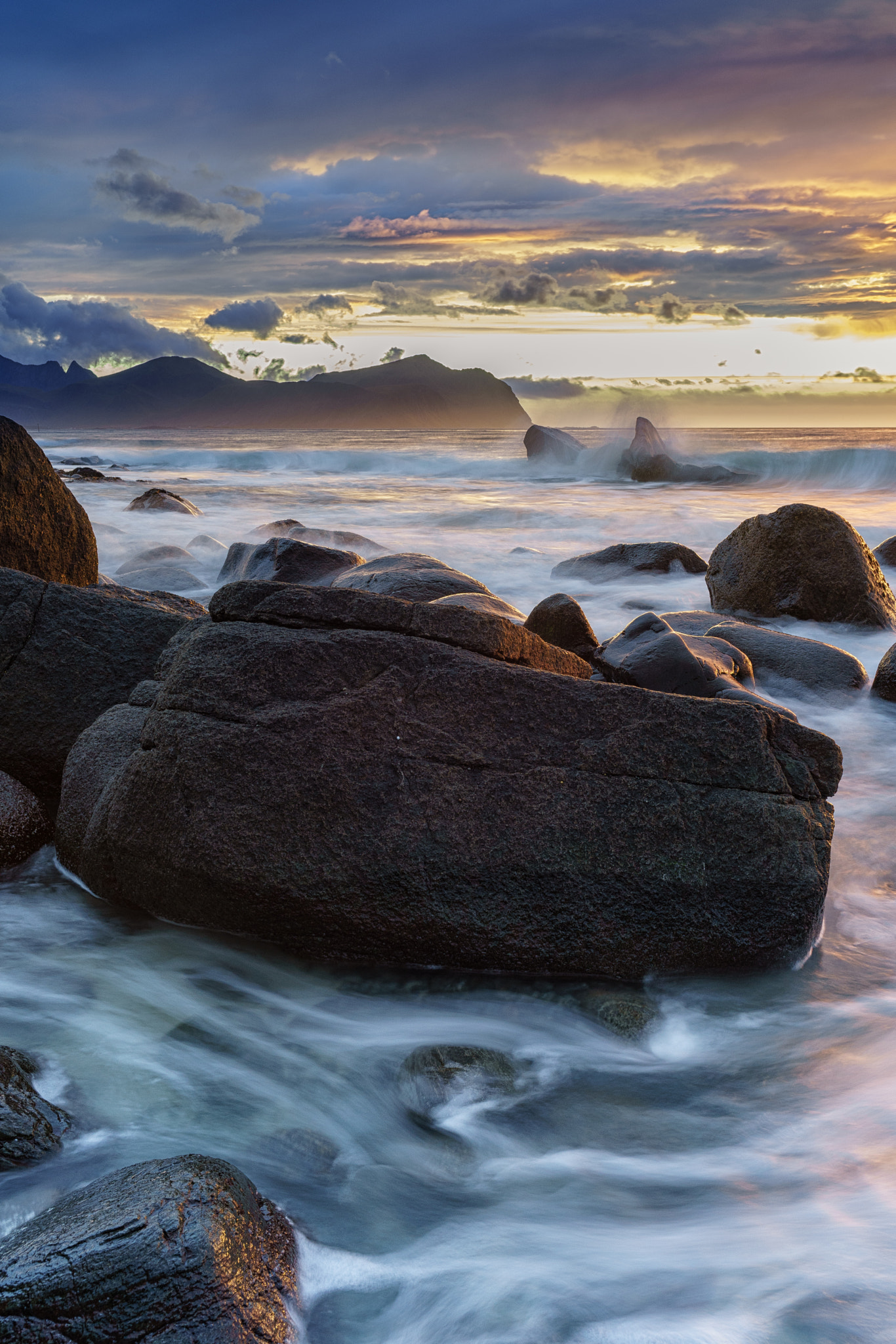 Sony a7 + E 35mm F2 sample photo. Sunset on the lofoten photography