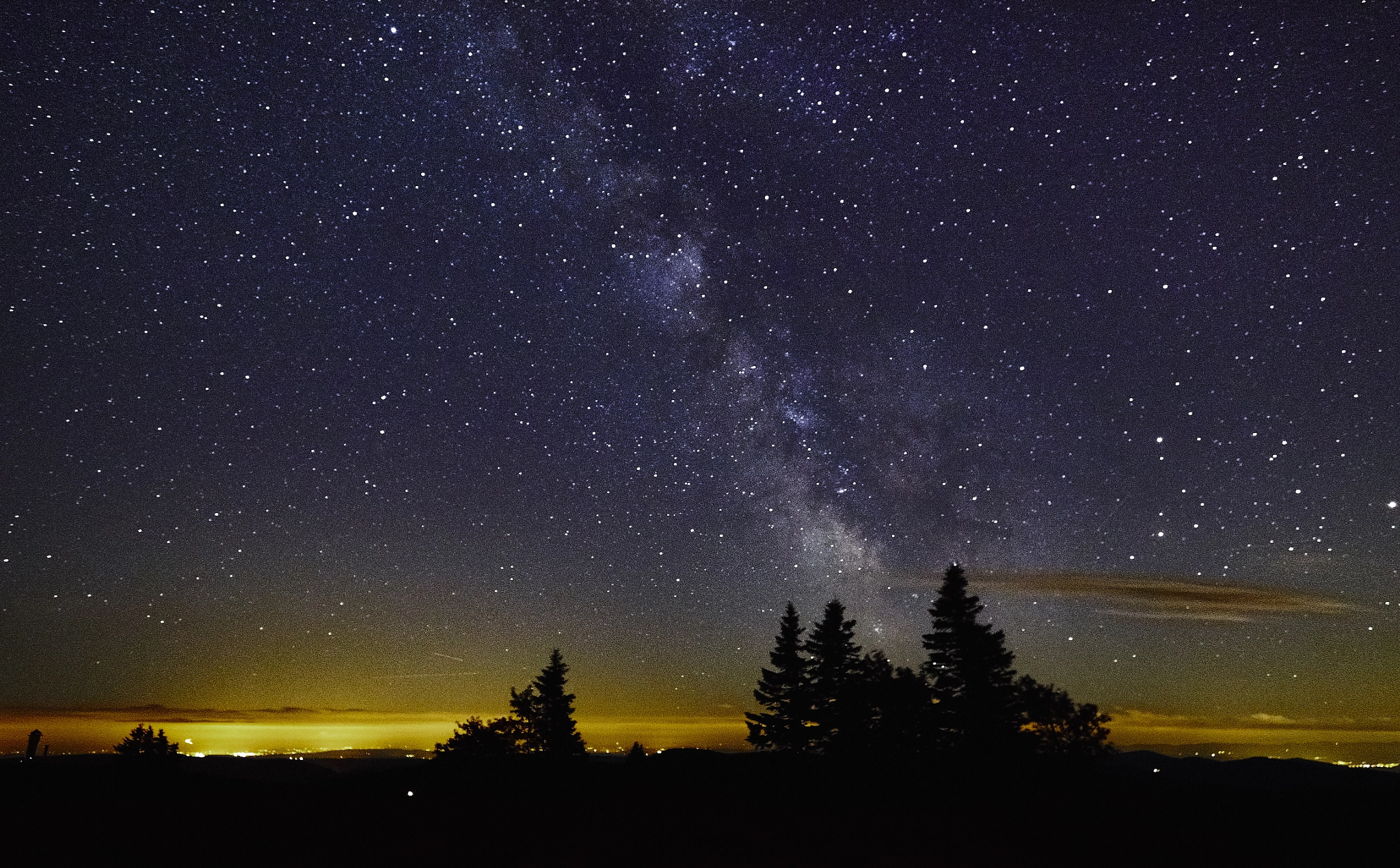 Olympus M.Zuiko Digital ED 7-14mm F2.8 PRO sample photo. Milky way and stone light pollution photography