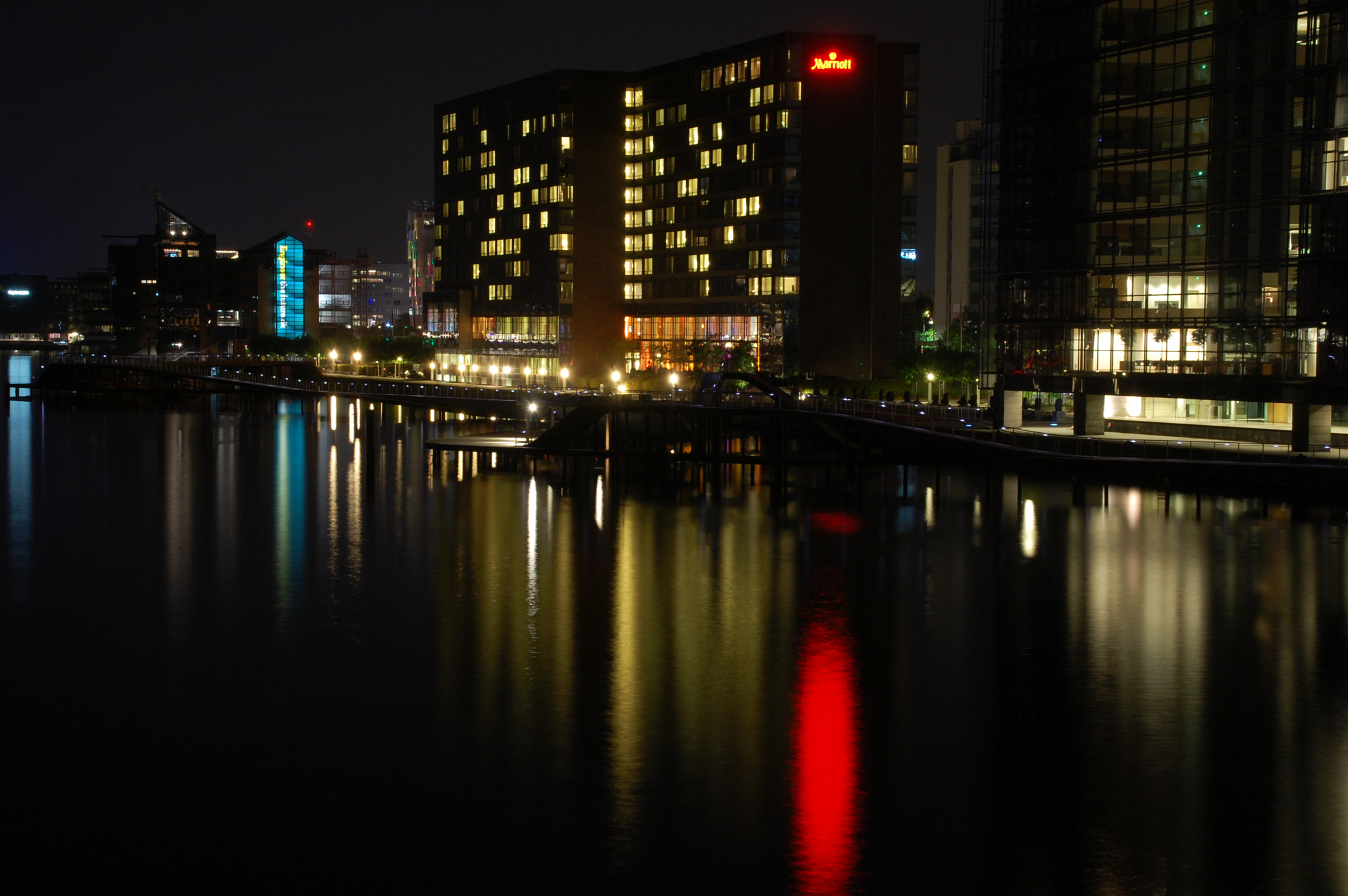 Nikon D40 + Tamron AF 18-200mm F3.5-6.3 XR Di II LD Aspherical (IF) Macro sample photo. Copenhagen reflection by night #3 photography