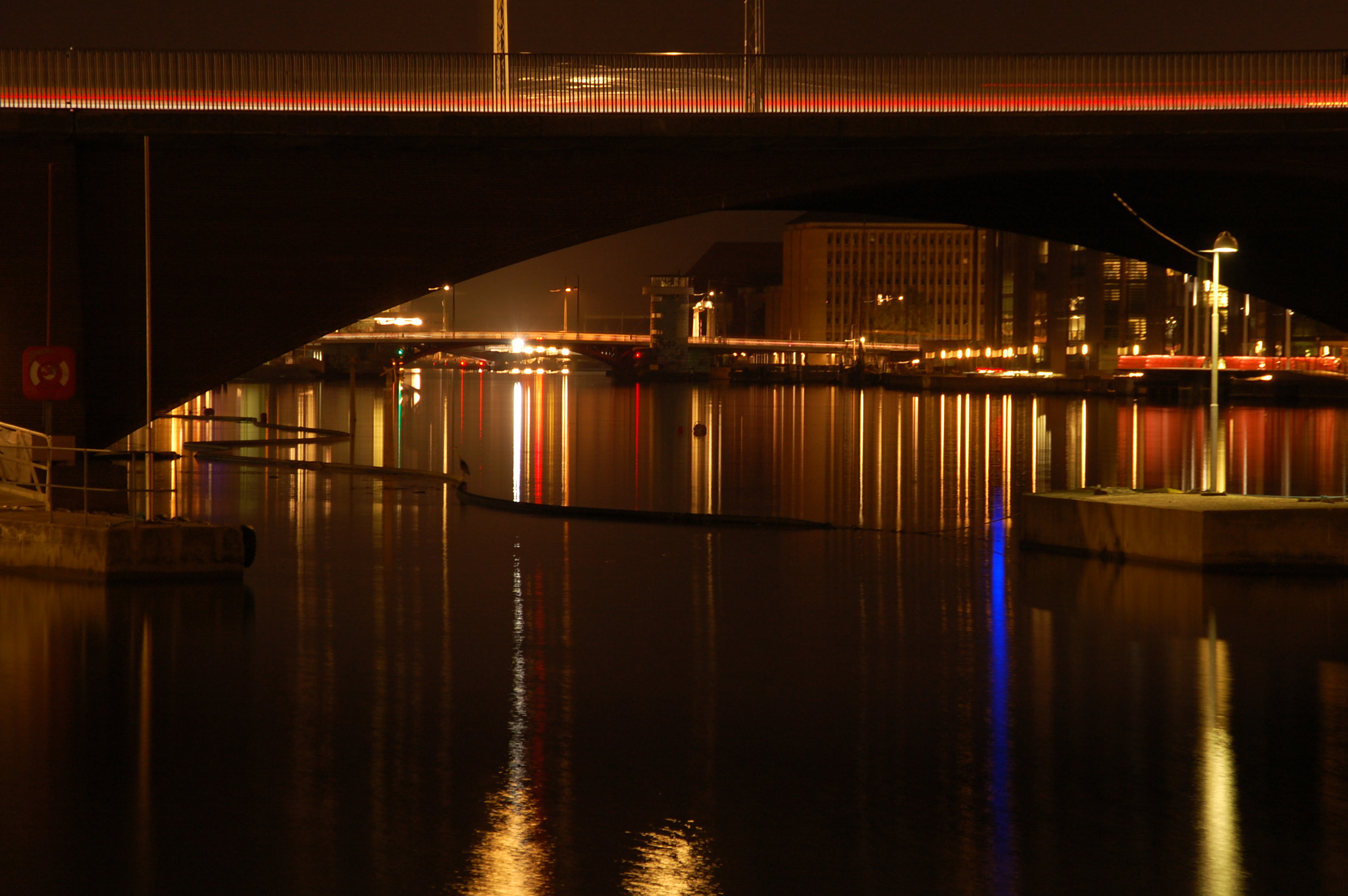 Nikon D40 + Tamron AF 18-200mm F3.5-6.3 XR Di II LD Aspherical (IF) Macro sample photo. Copenhagen reflection by night #7 photography