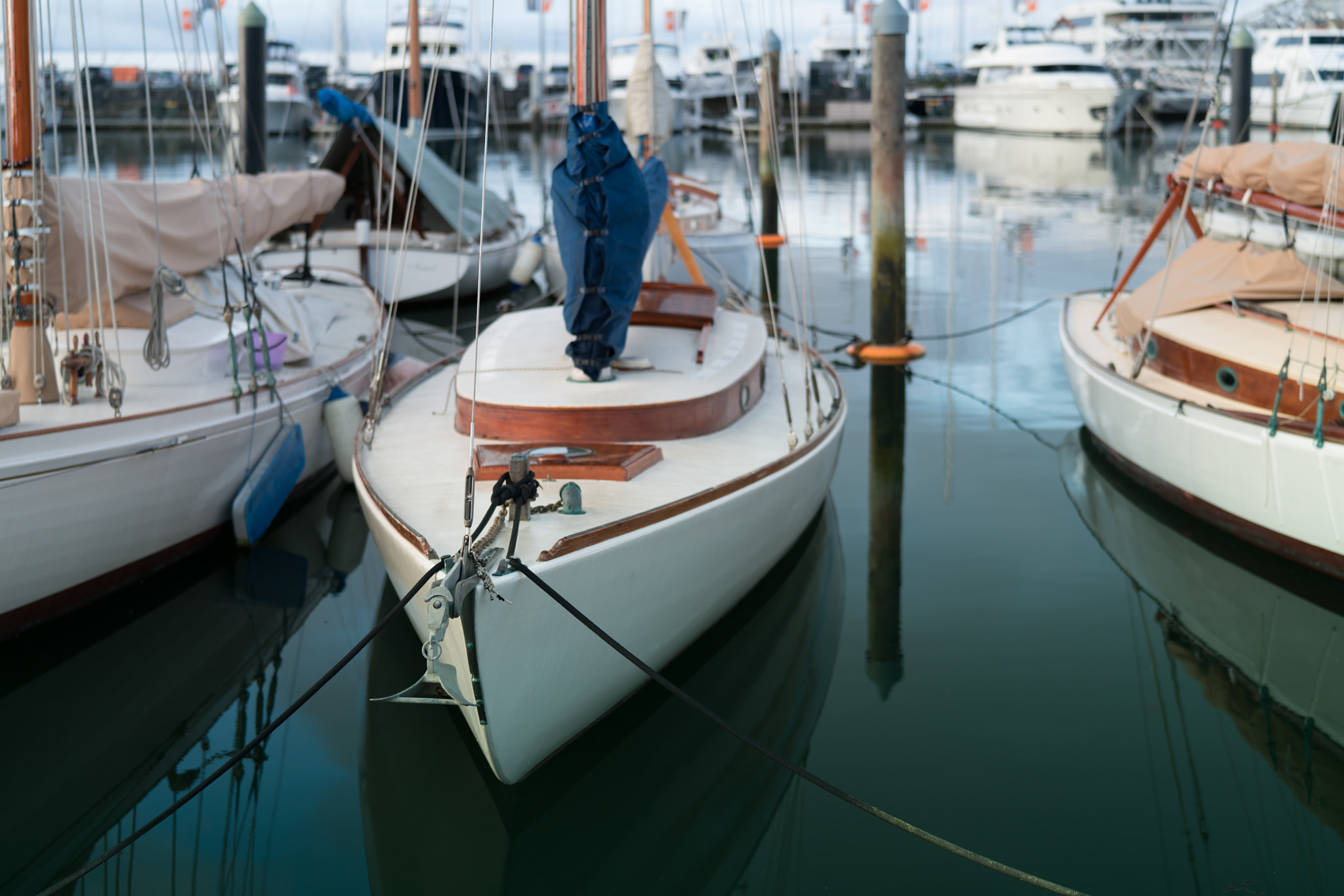 Sony a7R II + Sony Planar T* FE 50mm F1.4 ZA sample photo. Boat at docking photography