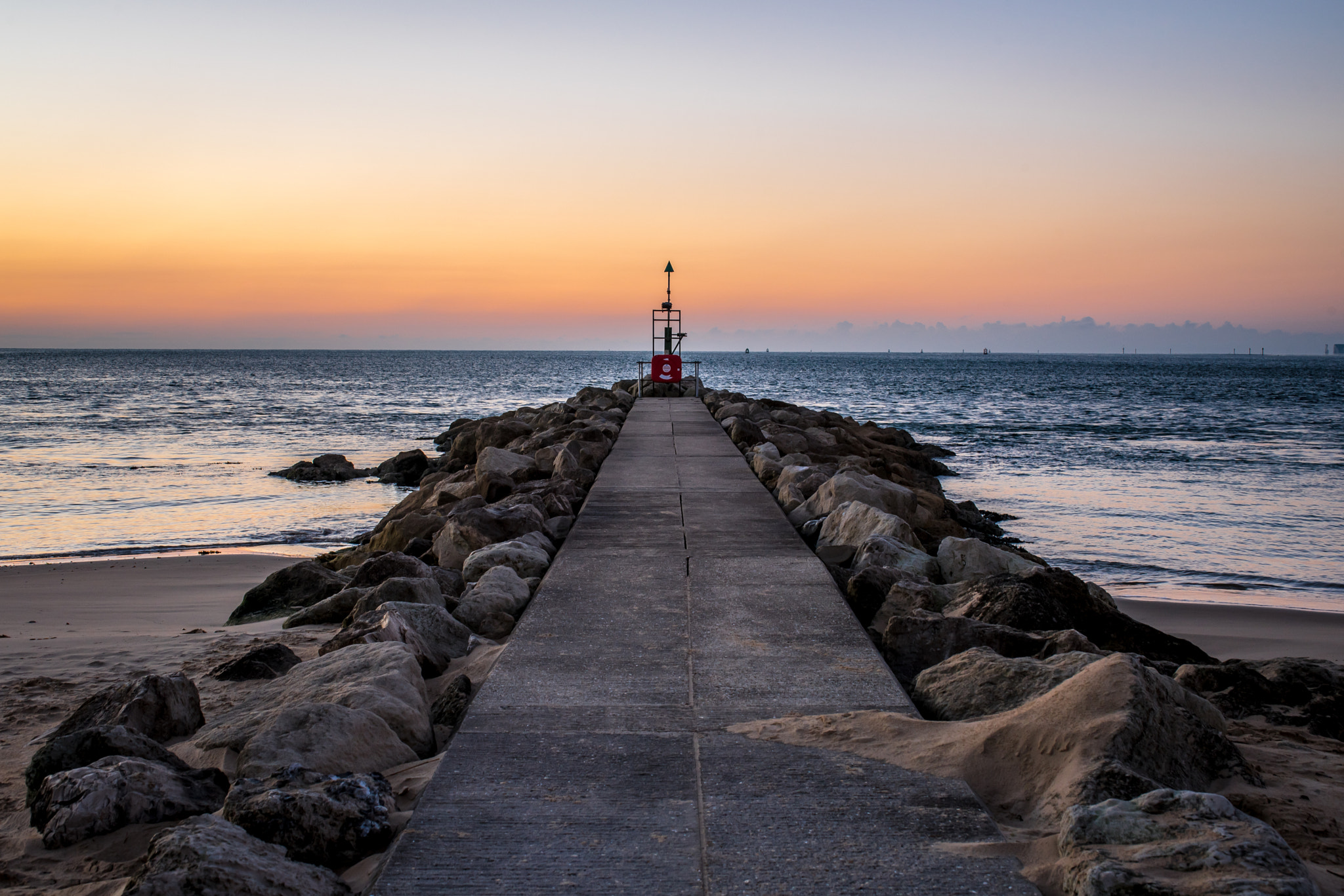 AF Zoom-Nikkor 28-85mm f/3.5-4.5 sample photo. Sunrise on sandbanks photography