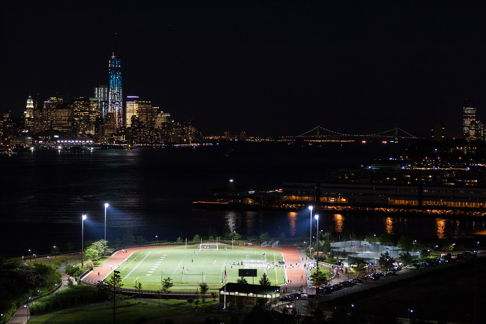 Canon EOS 500D (EOS Rebel T1i / EOS Kiss X3) + Sigma 24-70mm F2.8 EX DG Macro sample photo. New york city football night photography