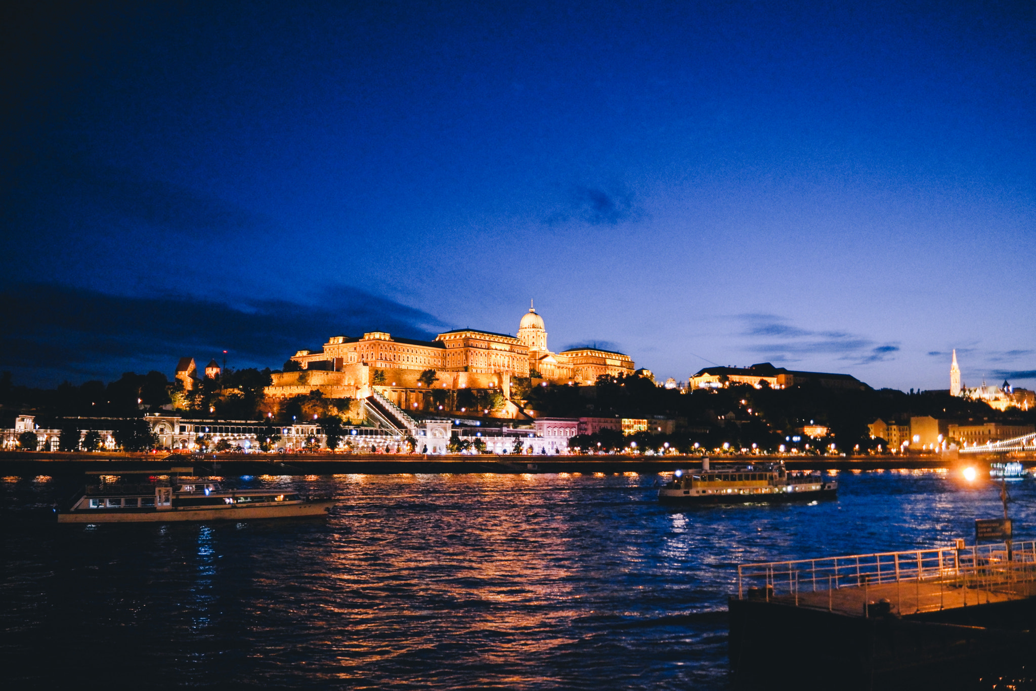 Saumsun NX 16-50mm F2-2.8 S ED OIS sample photo. Budapest photography