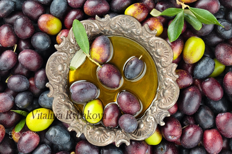 Canon EOS 5D Mark II + Canon EF 100mm F2.8L Macro IS USM sample photo. Fresh olives background. photography