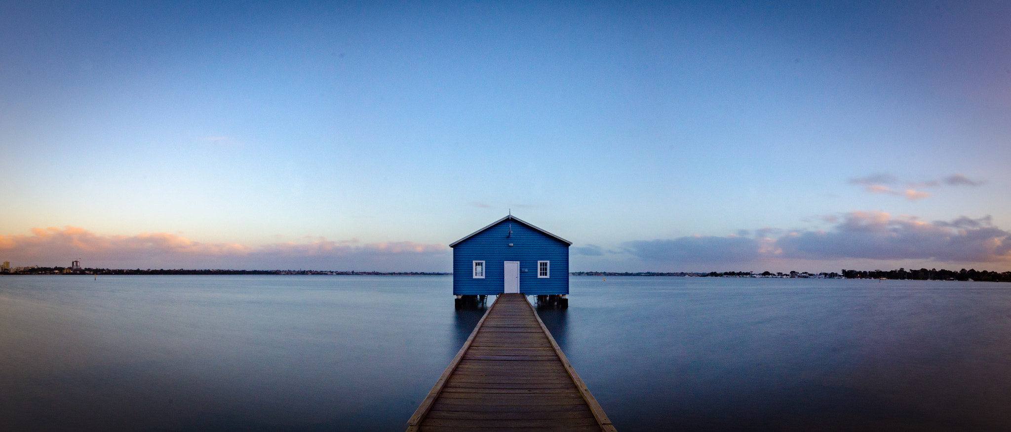 Nikon D5100 + Tokina AT-X 11-20 F2.8 PRO DX (AF 11-20mm f/2.8) sample photo. That boat house photography