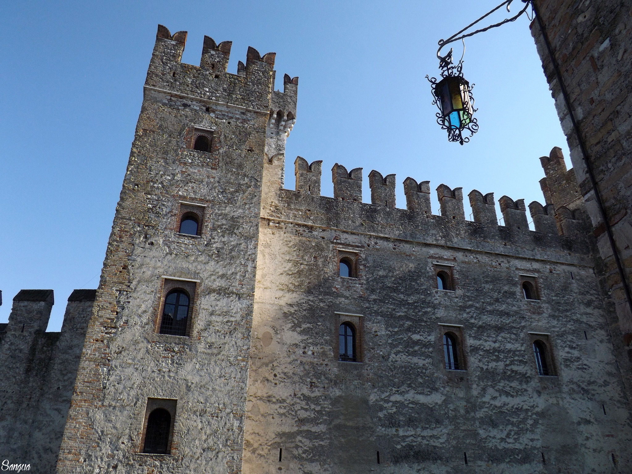 Fujifilm FinePix SL240 sample photo. Castello scaligero sirmione con lampada photography