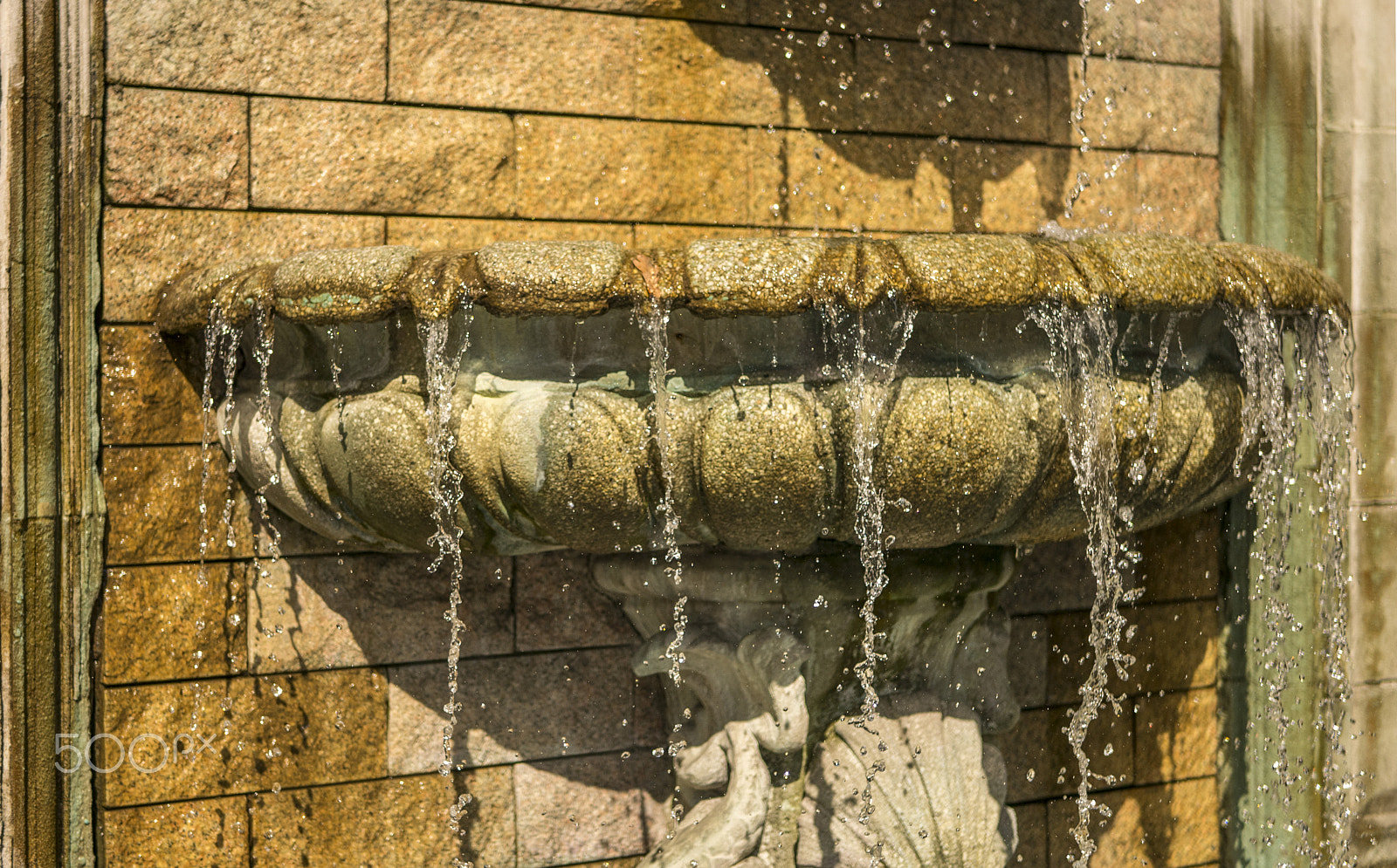 Panasonic Lumix DMC-G7 + LUMIX G 25/F1.7 sample photo. Fountain detail.jpg photography