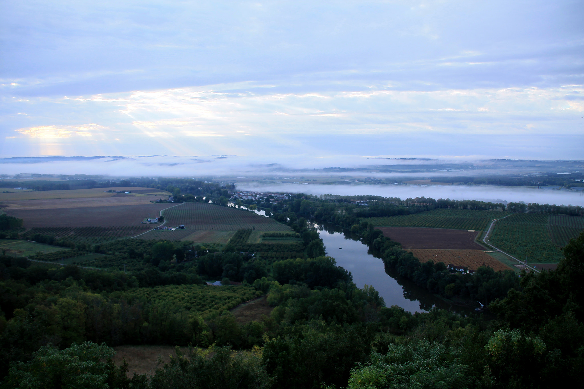 Canon EOS 1100D (EOS Rebel T3 / EOS Kiss X50) + Canon TS-E 90mm F2.8 Tilt-Shift sample photo. Strips of fog on the lot valley photography