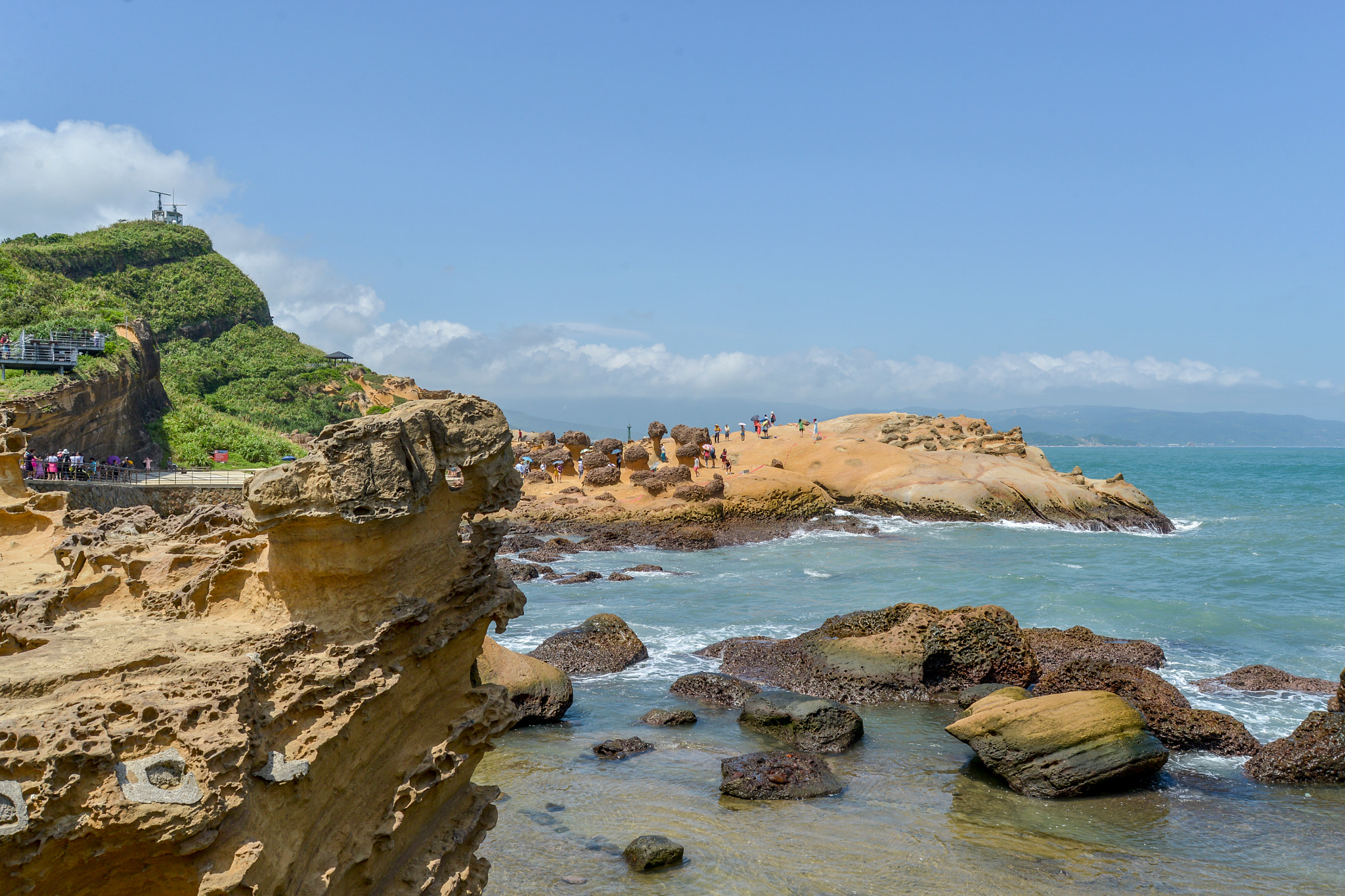 AF Zoom-Nikkor 28-80mm f/3.3-5.6G sample photo. Yeliu rocky shore photography