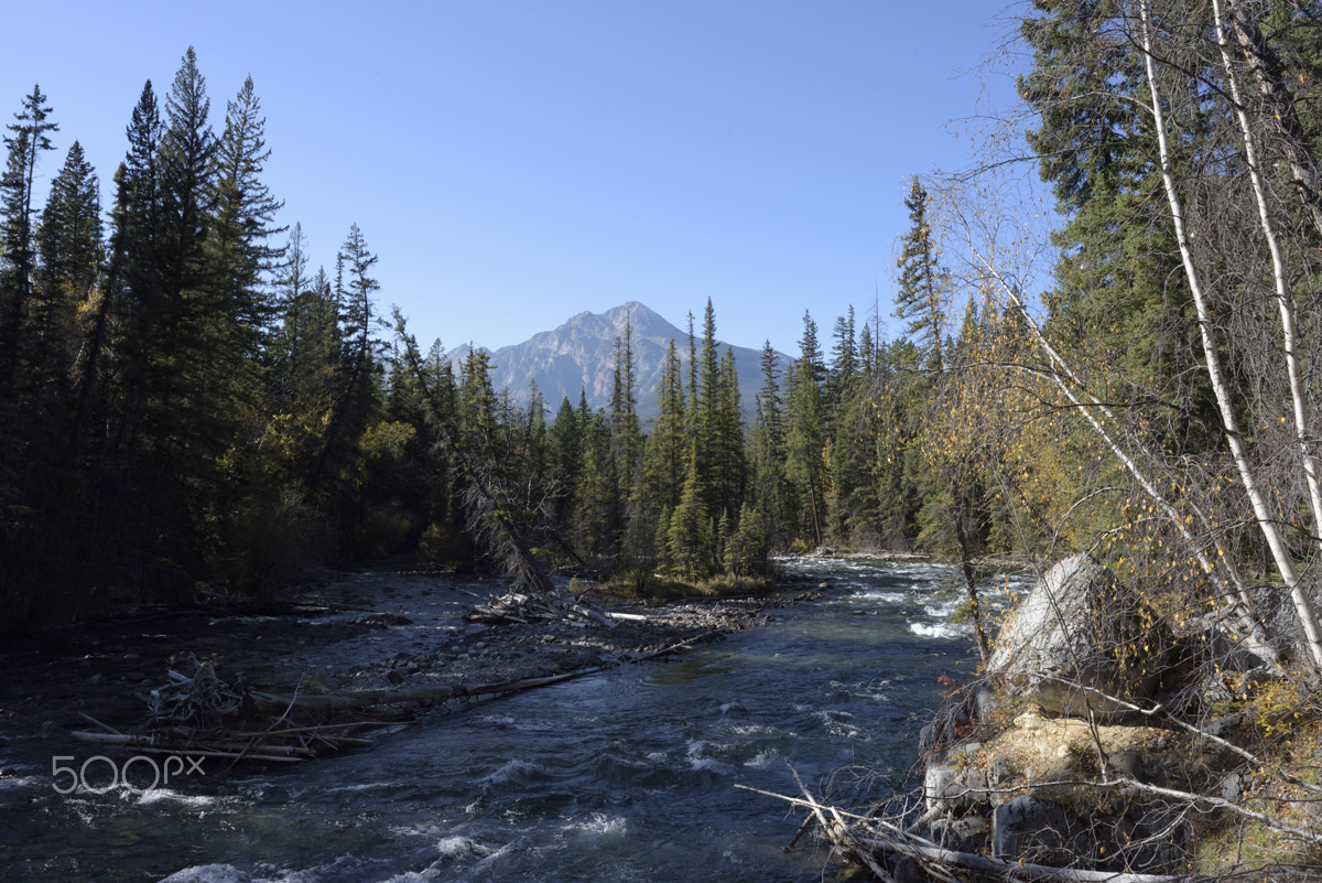 Sigma 17-70mm F2.8-4 DC Macro OS HSM | C sample photo. Maligne river and pyramid mountain photography