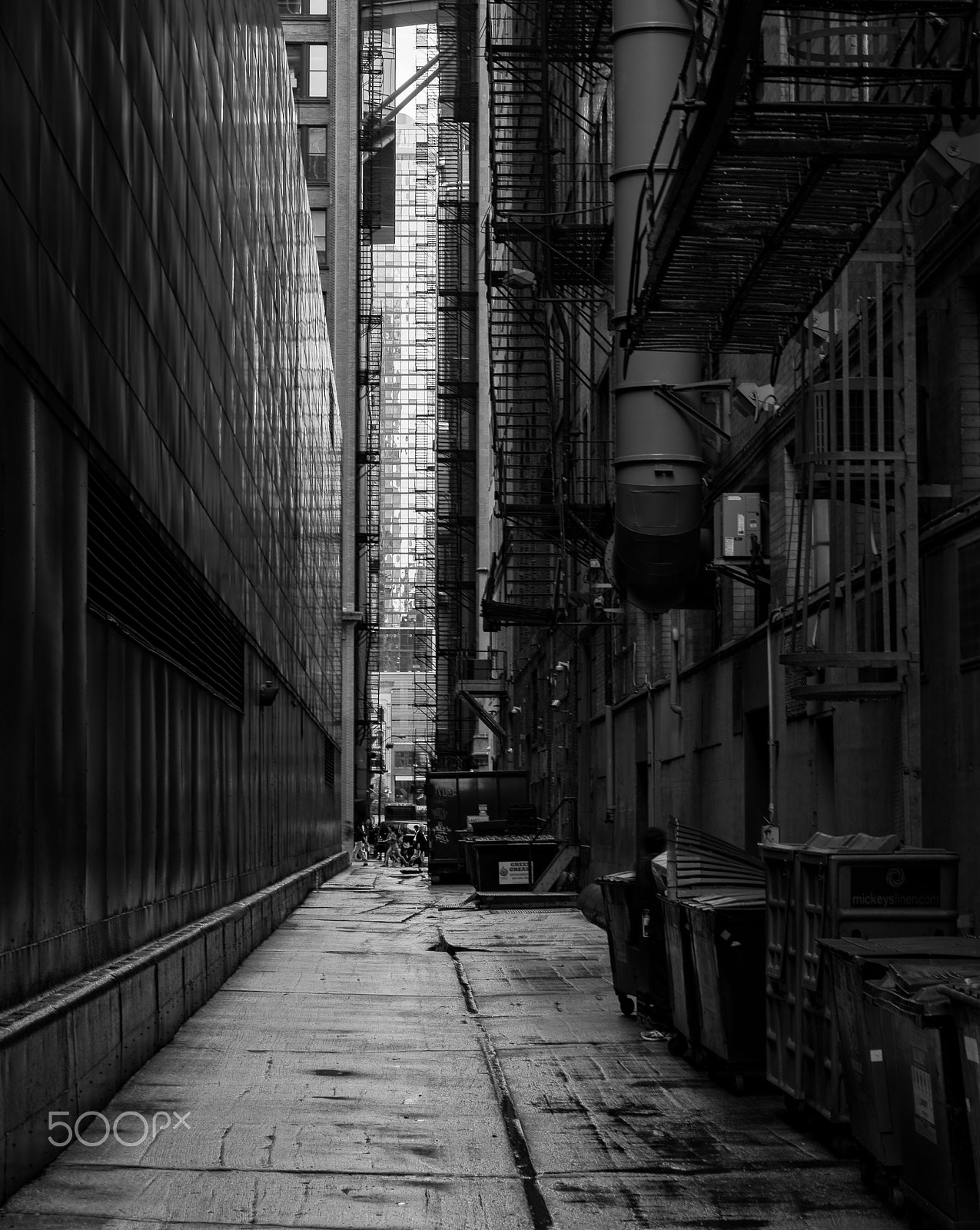 Sony Alpha NEX-5R + E 50mm F1.8 OSS sample photo. Dark alley photography