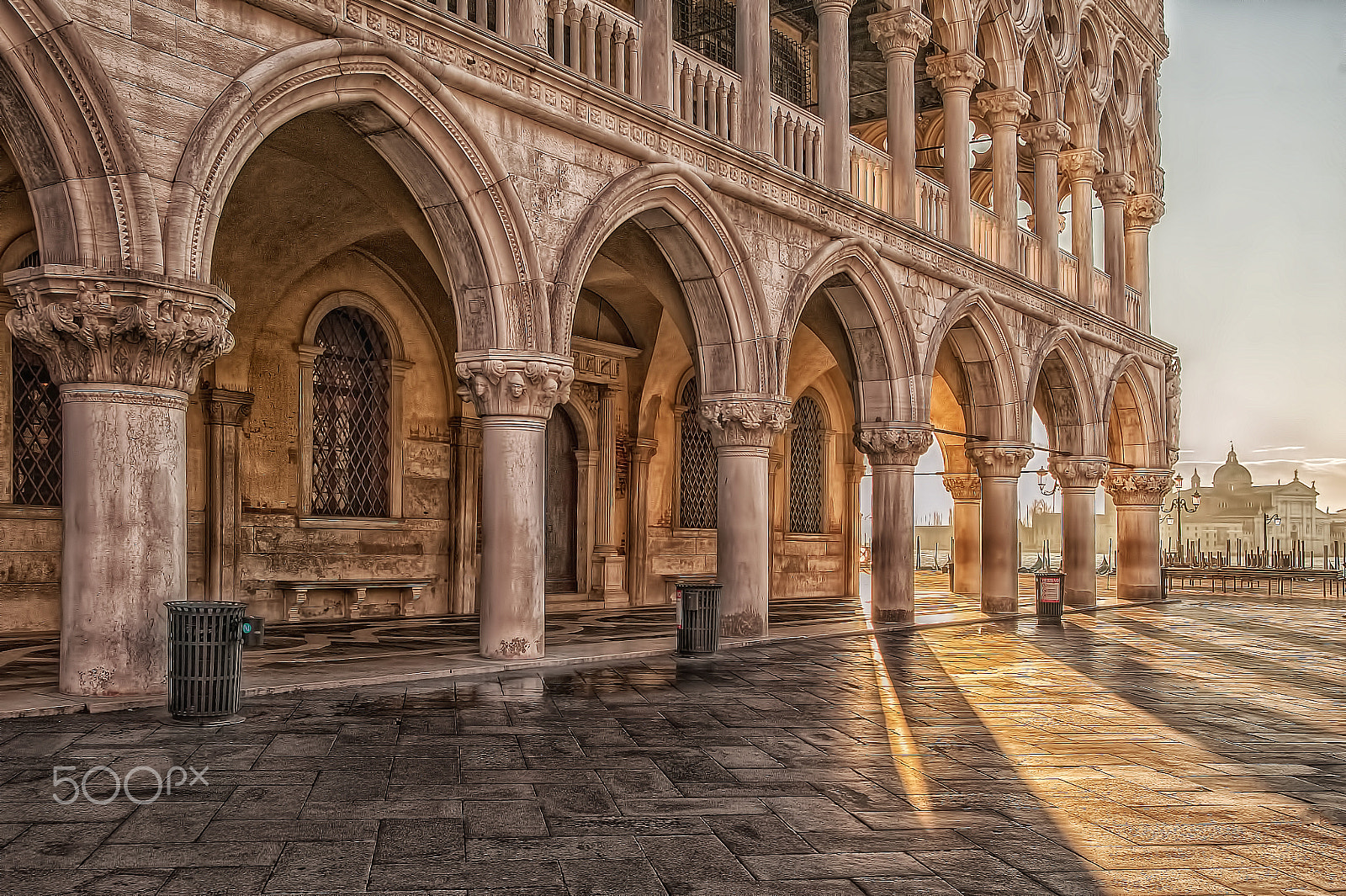 Nikon D700 + Sigma 17-35mm F2.8-4 EX DG  Aspherical HSM sample photo. Morning in venice photography