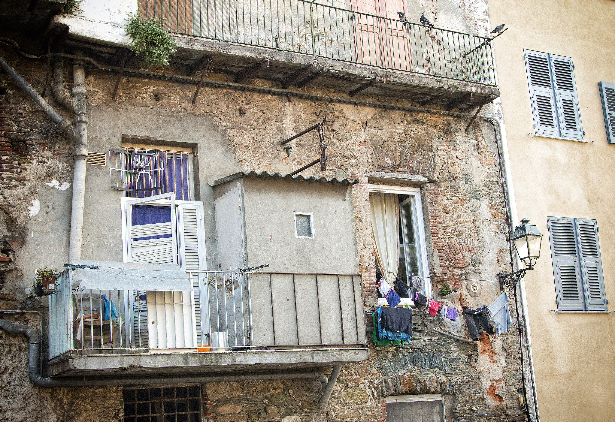 Canon EOS 70D sample photo. Old balcony.jpg photography