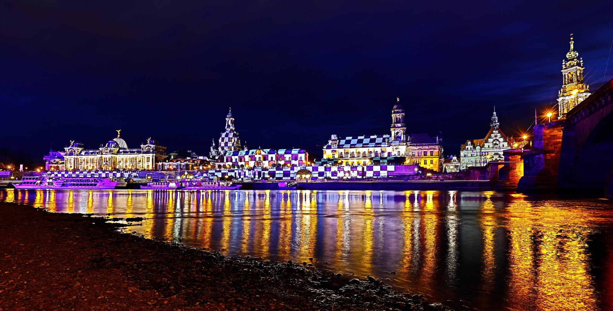 Canon EF 16-35mm F4L IS USM sample photo. Dresden photography