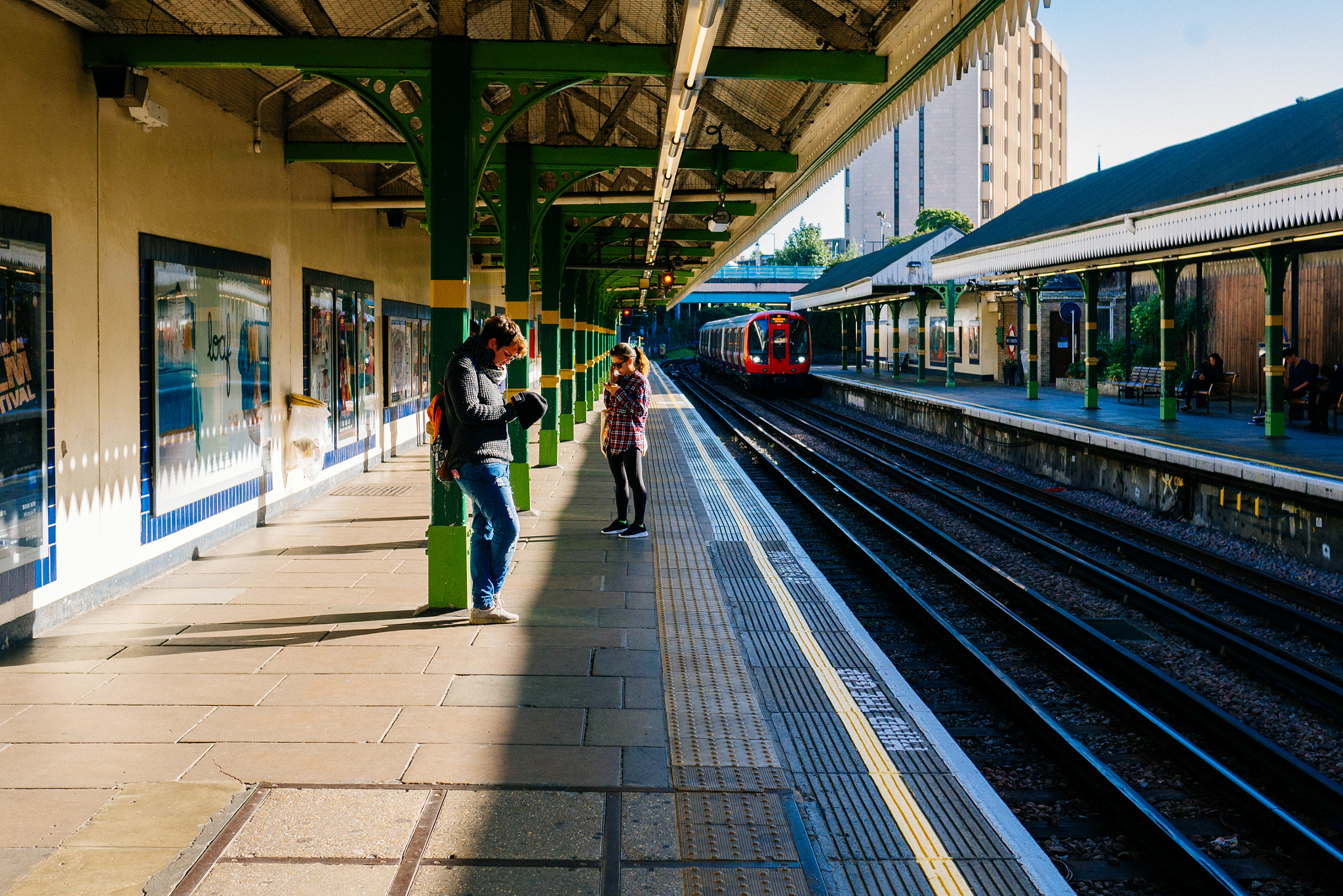 Panasonic Lumix DMC-GX7 + Panasonic Lumix G 20mm F1.7 ASPH sample photo. London subway photography