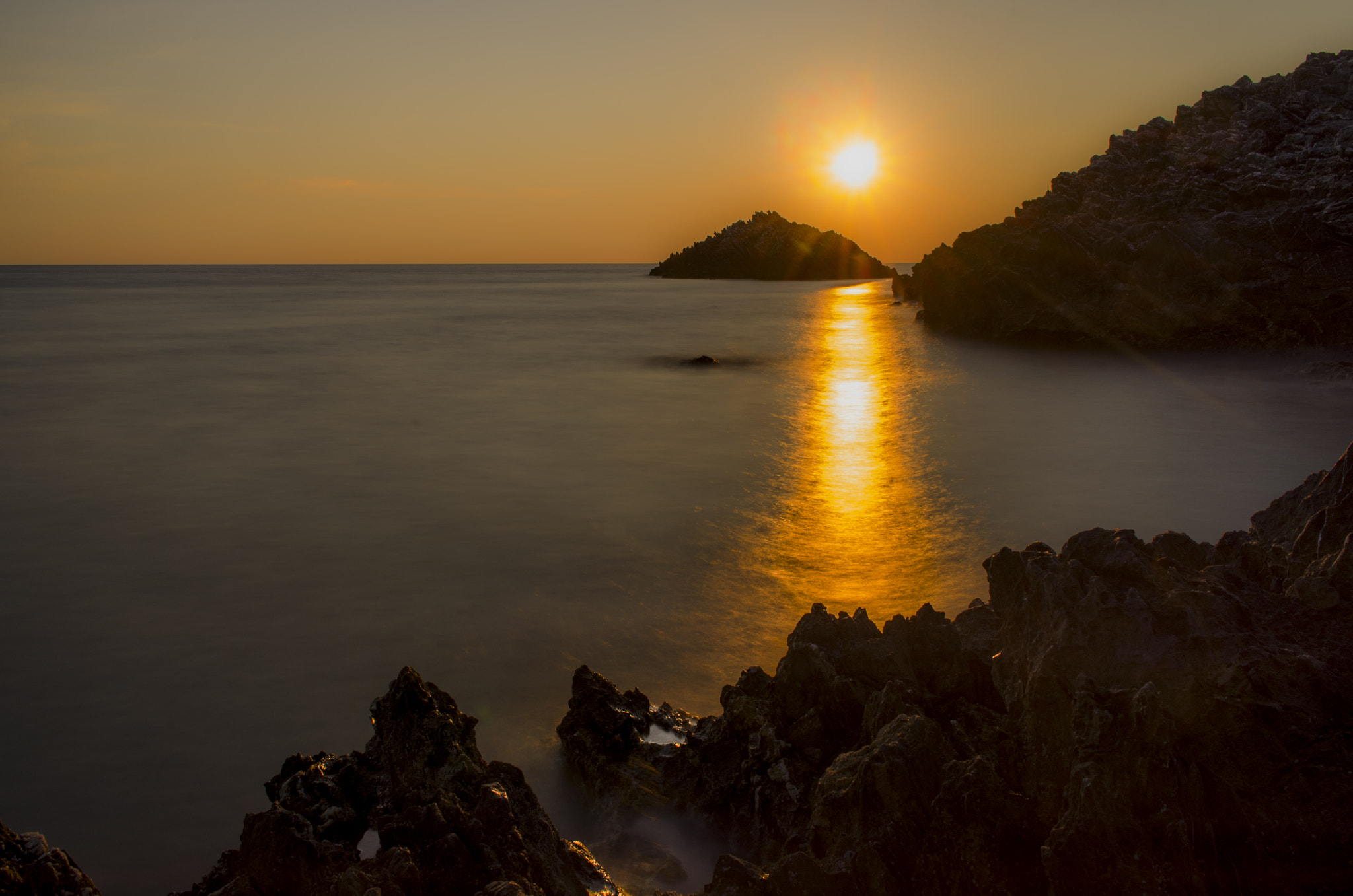 Pentax smc DA 21mm F3.2 AL Limited sample photo. Cliff photography