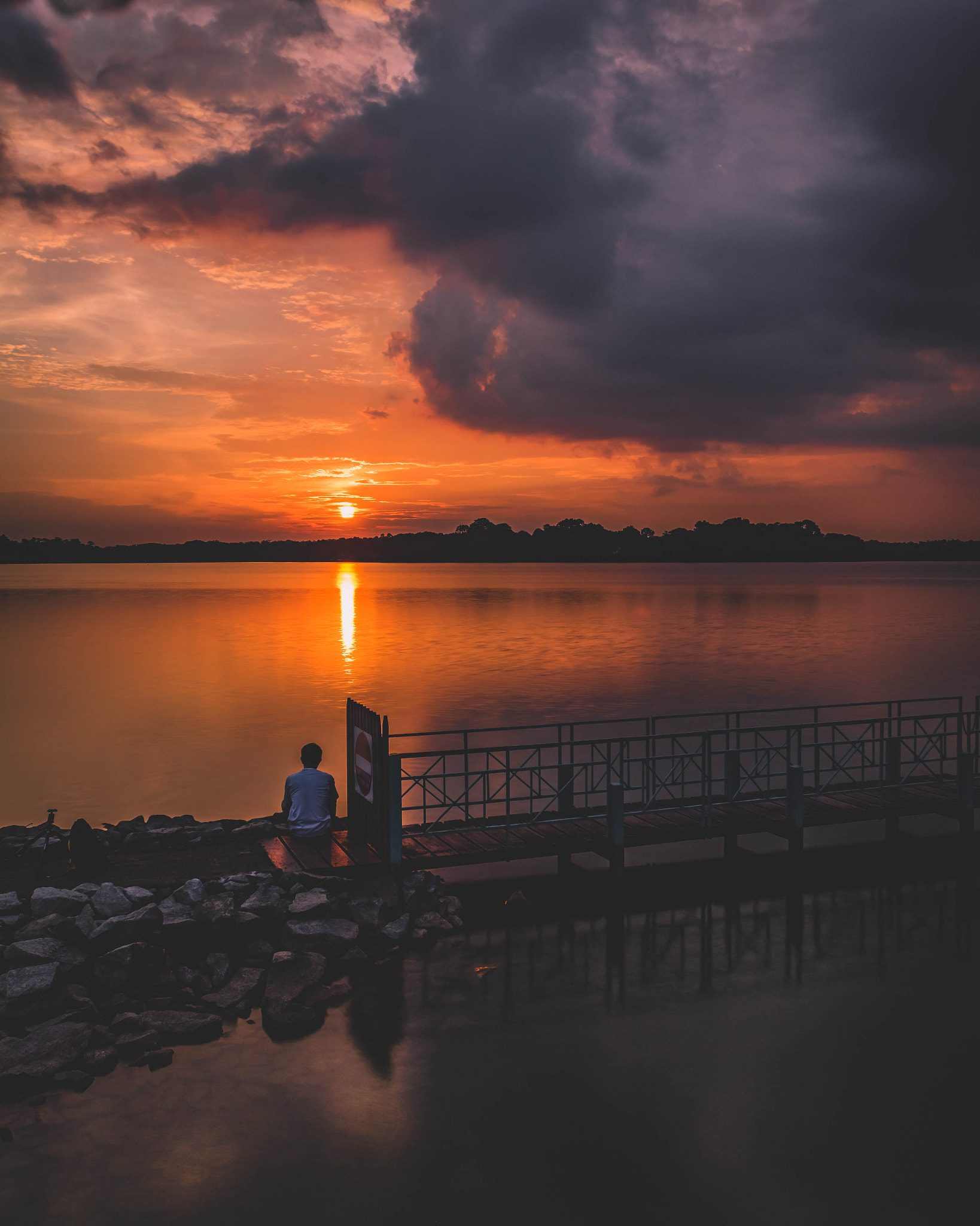 Canon EOS 760D (EOS Rebel T6s / EOS 8000D) + Canon EF 17-40mm F4L USM sample photo. Fiery skies photography