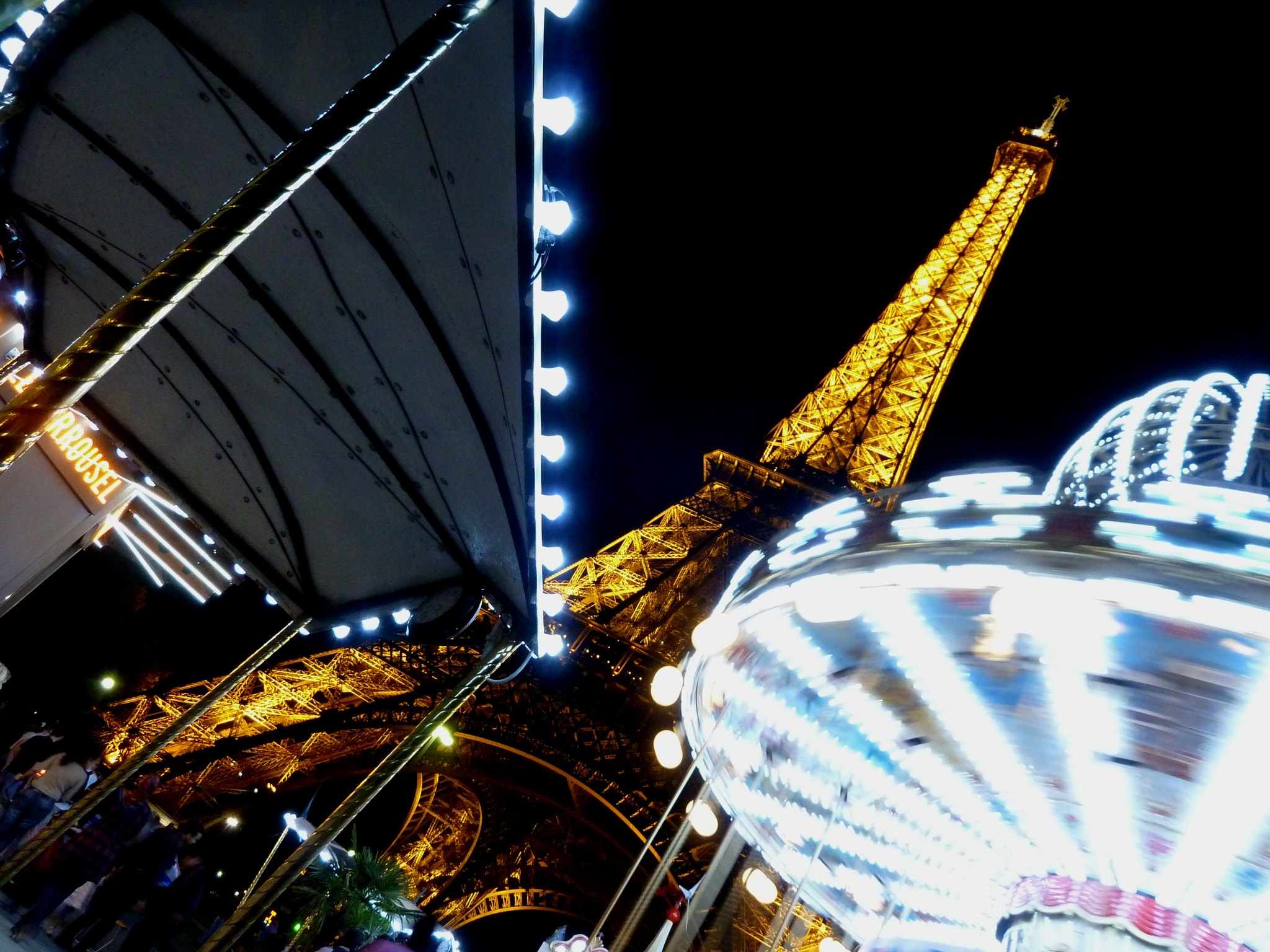 Panasonic Lumix DMC-ZS7 (Lumix DMC-TZ10) sample photo. Night lights photography
