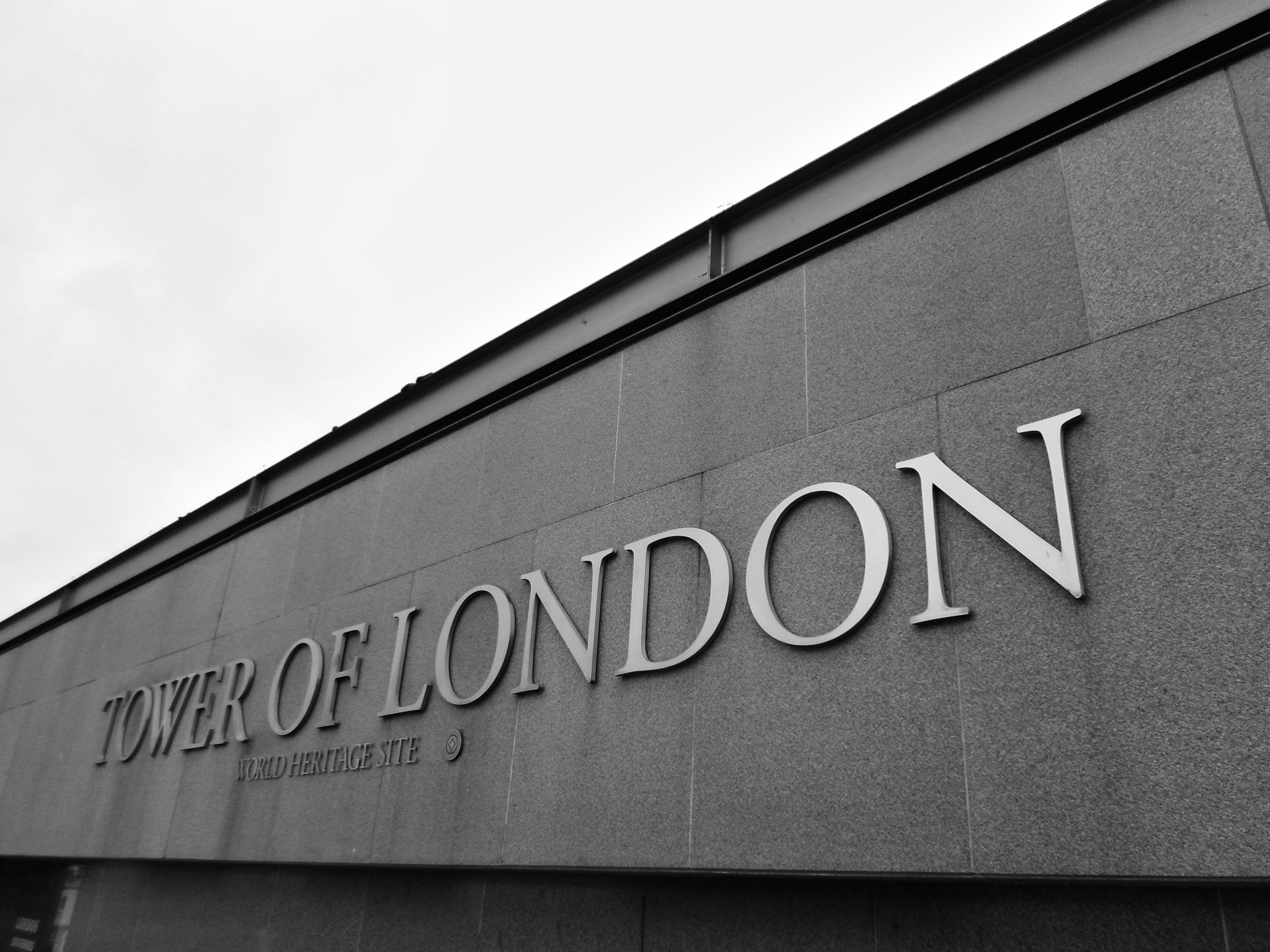 Samsung ES95 sample photo. Tower of london photography