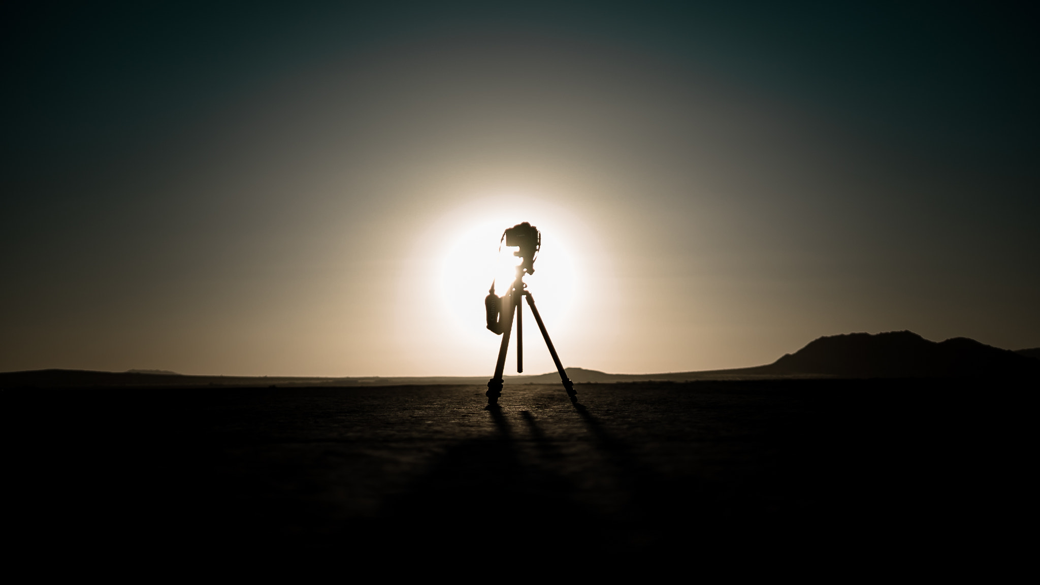 E 32mm F1.8 sample photo. Reflected in the sunset photography