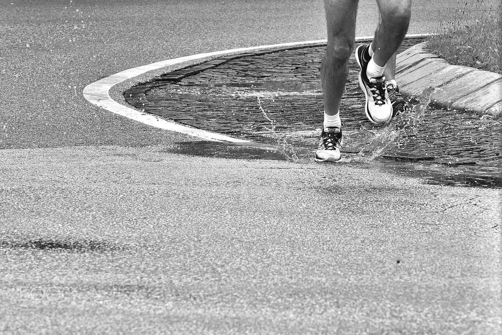 Nikon AF-S Nikkor 70-200mm F4G ED VR sample photo. Wet race photography