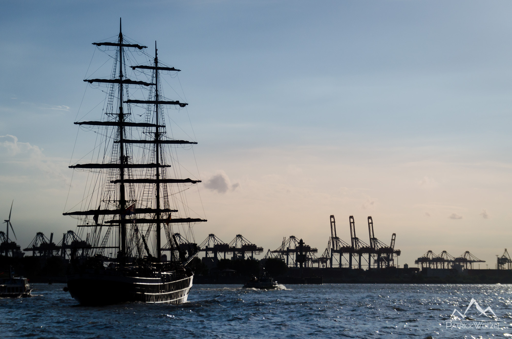 Sigma 18-200mm F3.5-6.3 DC OS HSM sample photo. Hamburger hafen photography