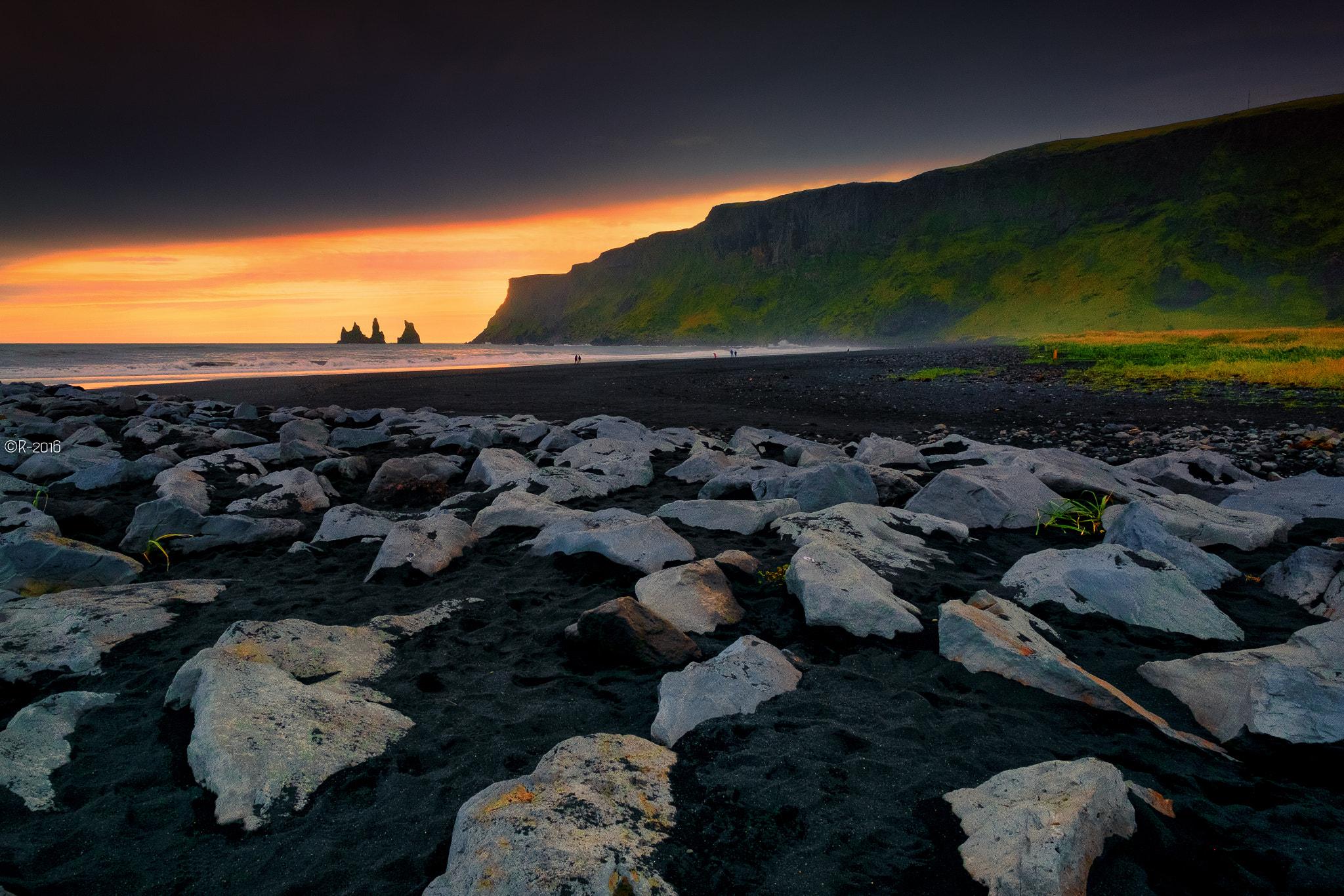 Fujifilm X-Pro1 sample photo. Black beach photography