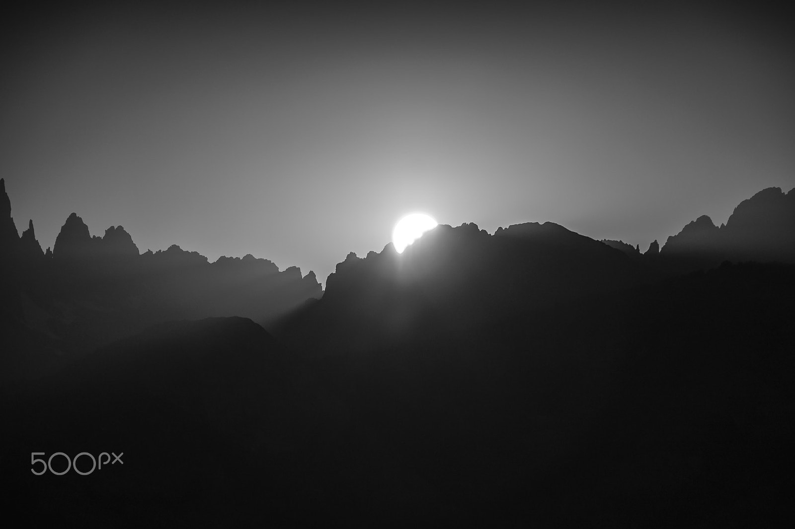 Sony a6300 + Tamron 18-270mm F3.5-6.3 Di II PZD sample photo. Jagged sun (b&w) photography