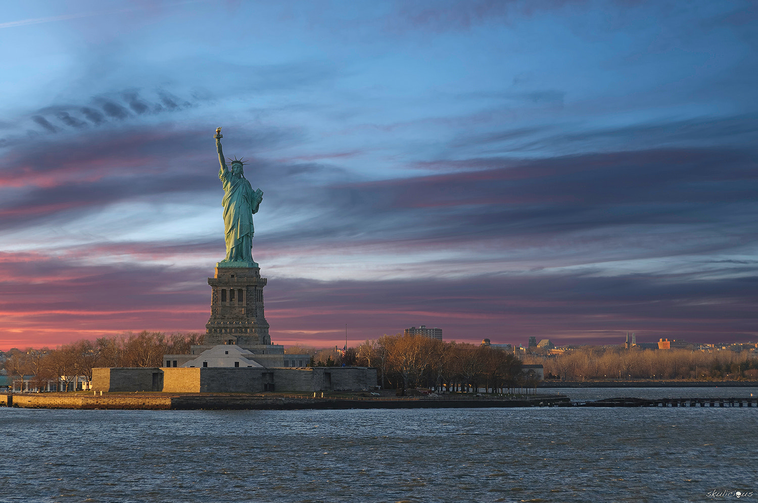 Nikon D300S + Sigma 18-250mm F3.5-6.3 DC OS HSM sample photo. Miss liberty photography