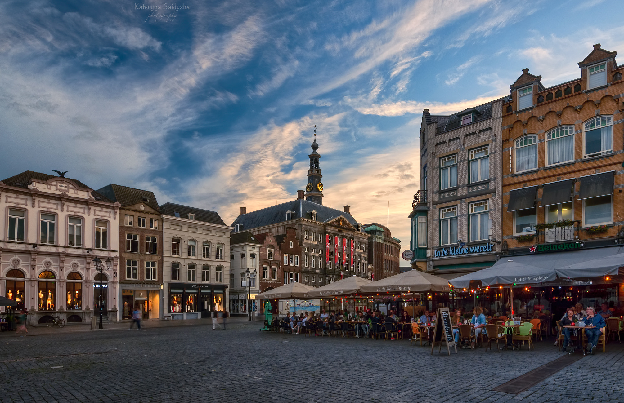 Nikon D5000 sample photo. Market square in den bosch photography