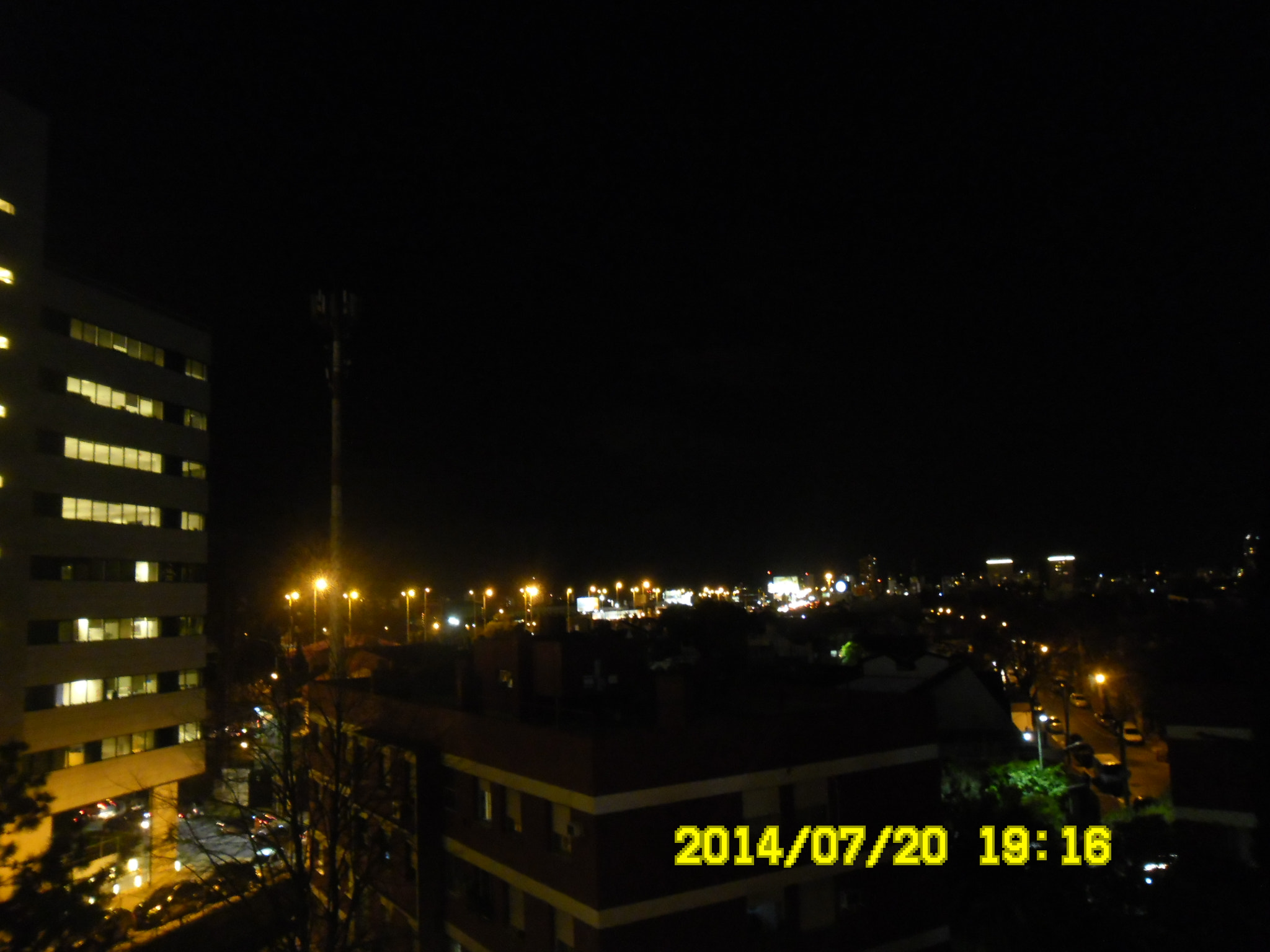 Samsung ES80/ ES81 sample photo. City lights photography