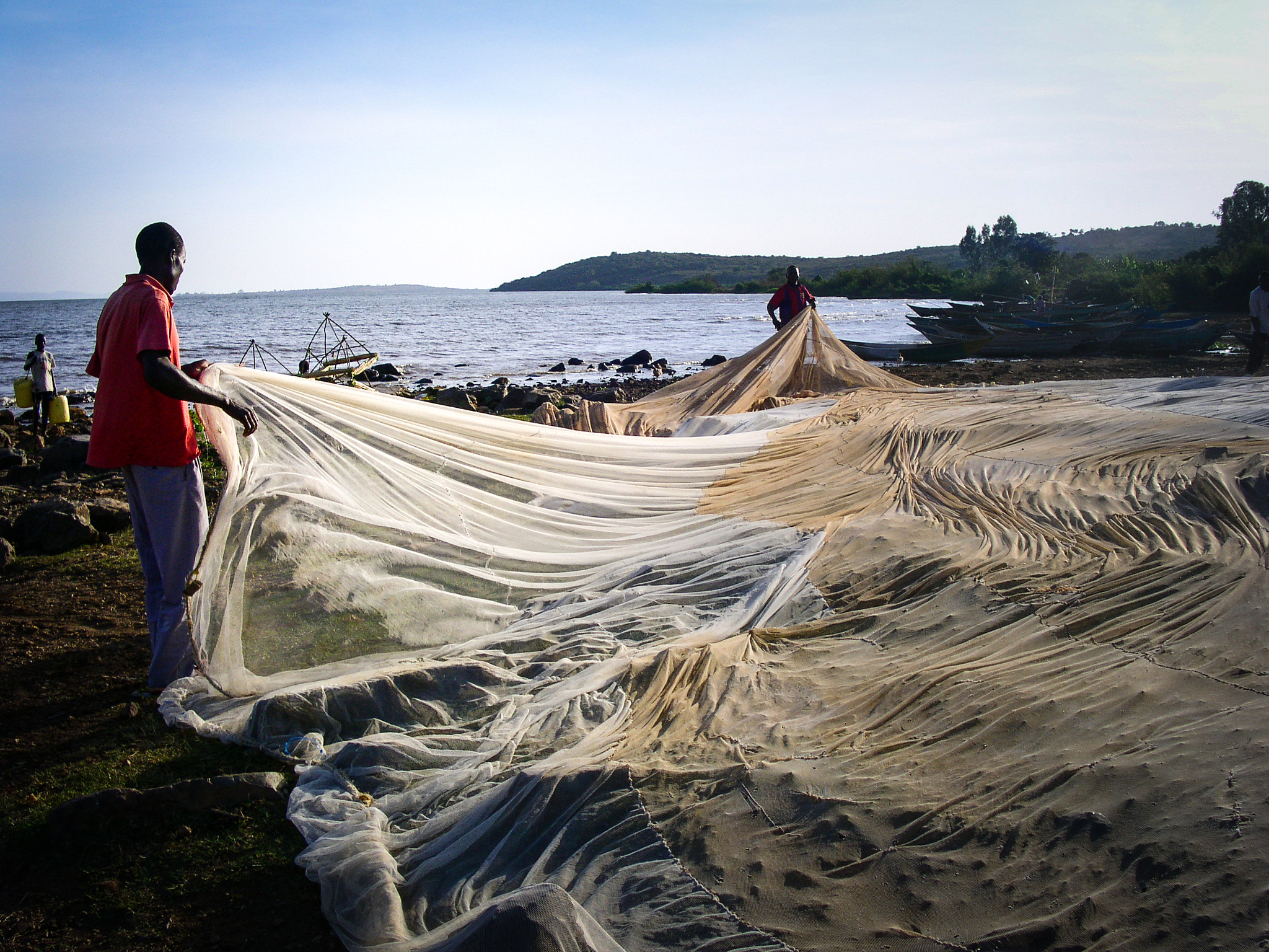 KONICA MINOLTA DiMAGE F300 sample photo. Kenyan fishermen at lake victoria photography